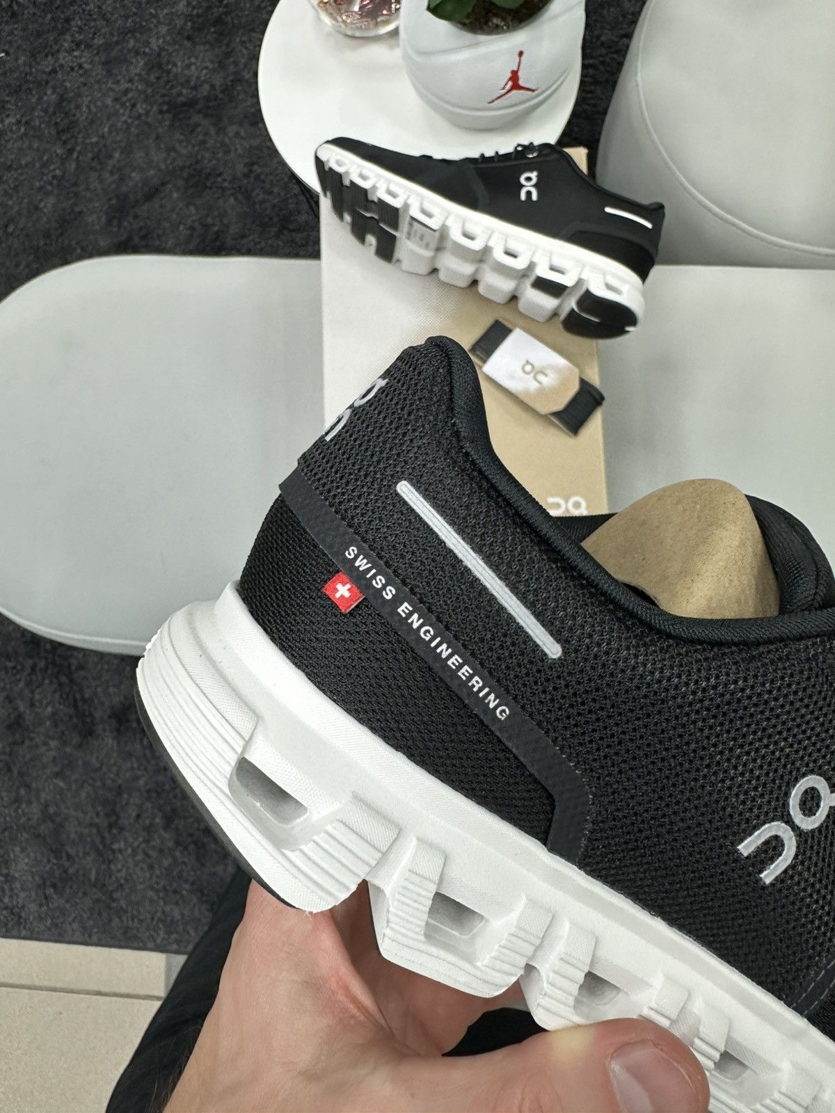 On On Running Cloud 6 Black/White Size US 10 / EU 43 - 4 Thumbnail
