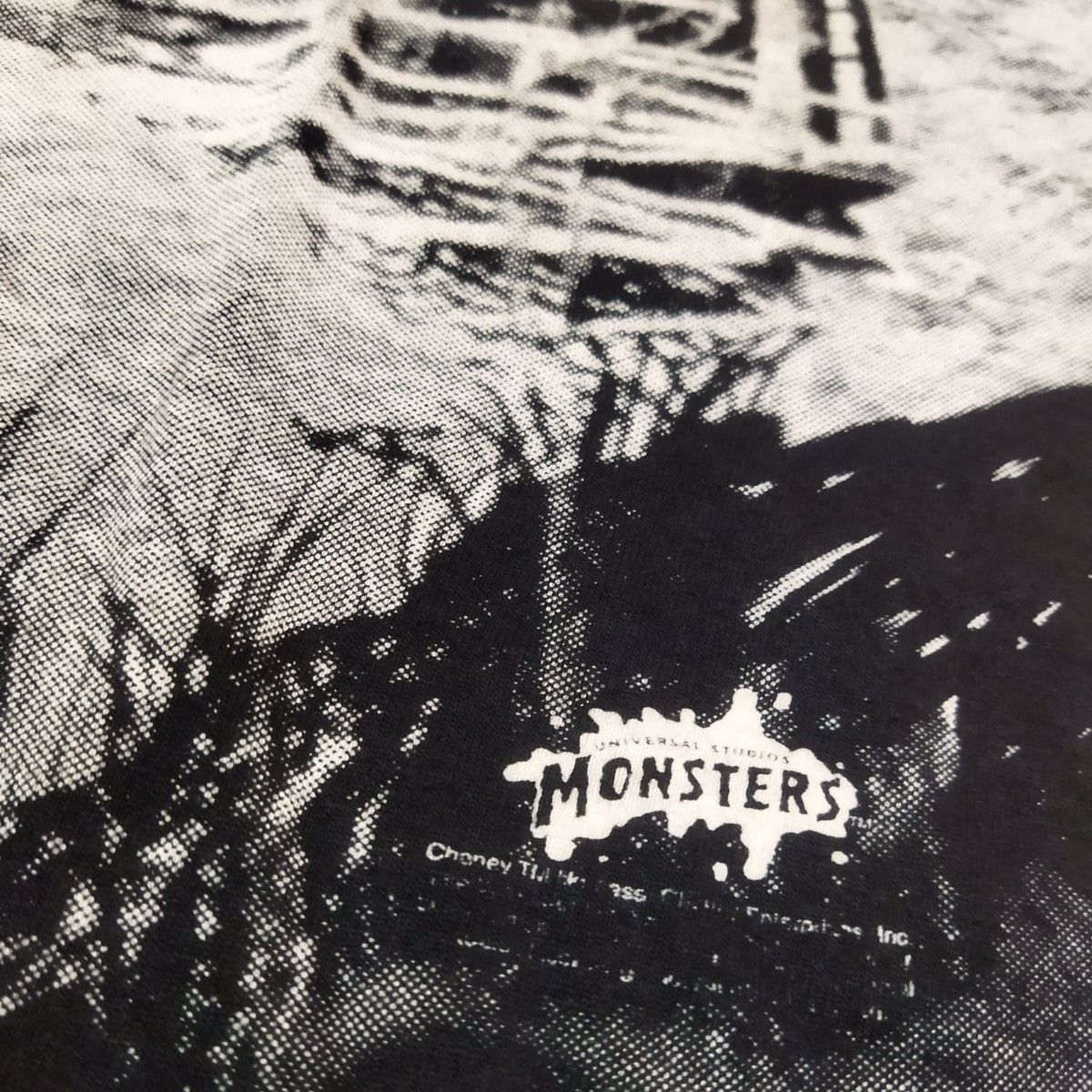 Universal Studios × Vintage Vintage 90s The Wolfman Monster All Over Print Tee Size US L / EU 52-54 / 3 - 4 Thumbnail