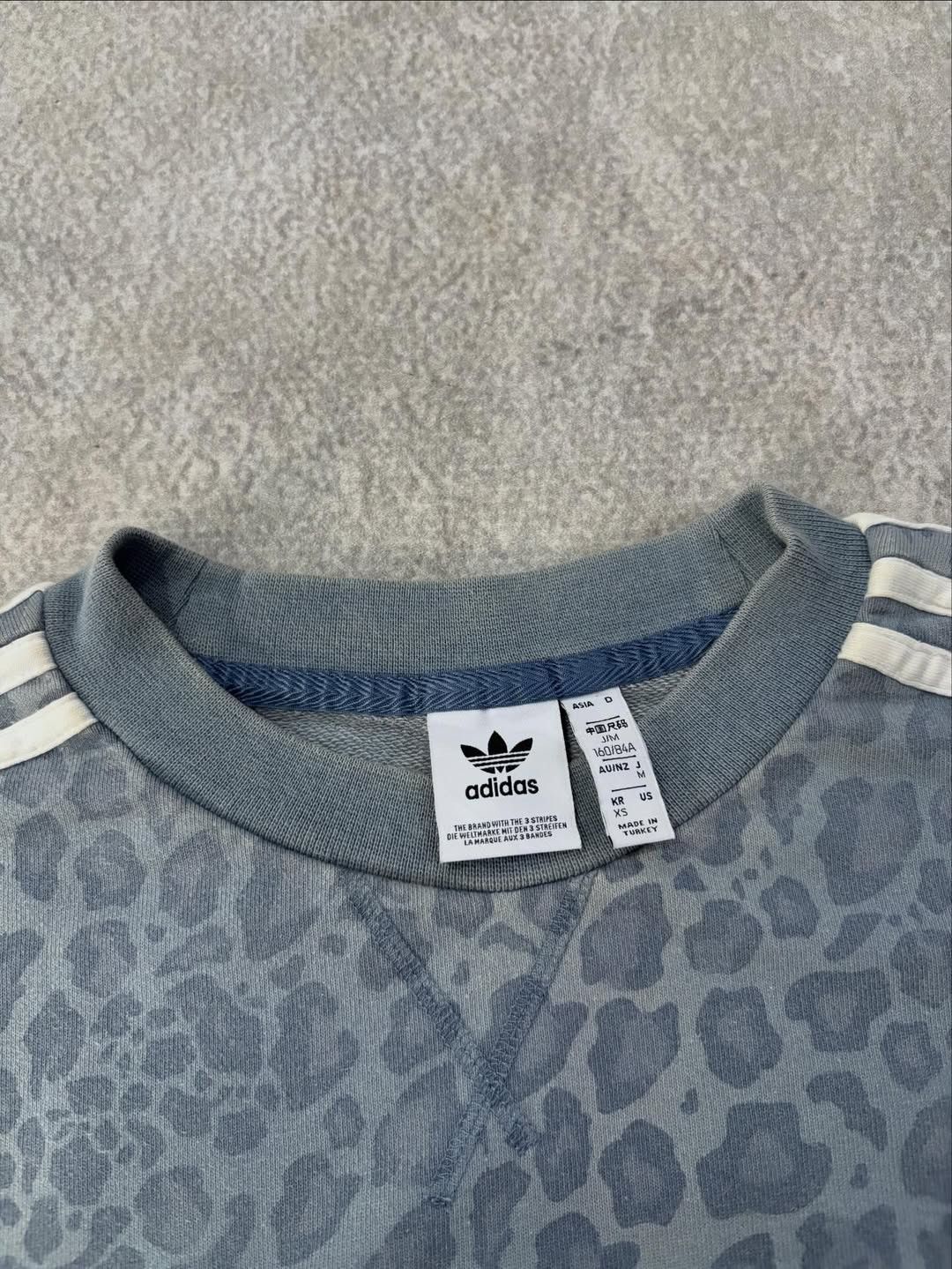 Adidas ADIDAS SMALL LOGO CENTER BLUE GREY WASHED LEOPARD SWEATSHIRT Size XS / US 0-2 / IT 36-38 - 3 Thumbnail