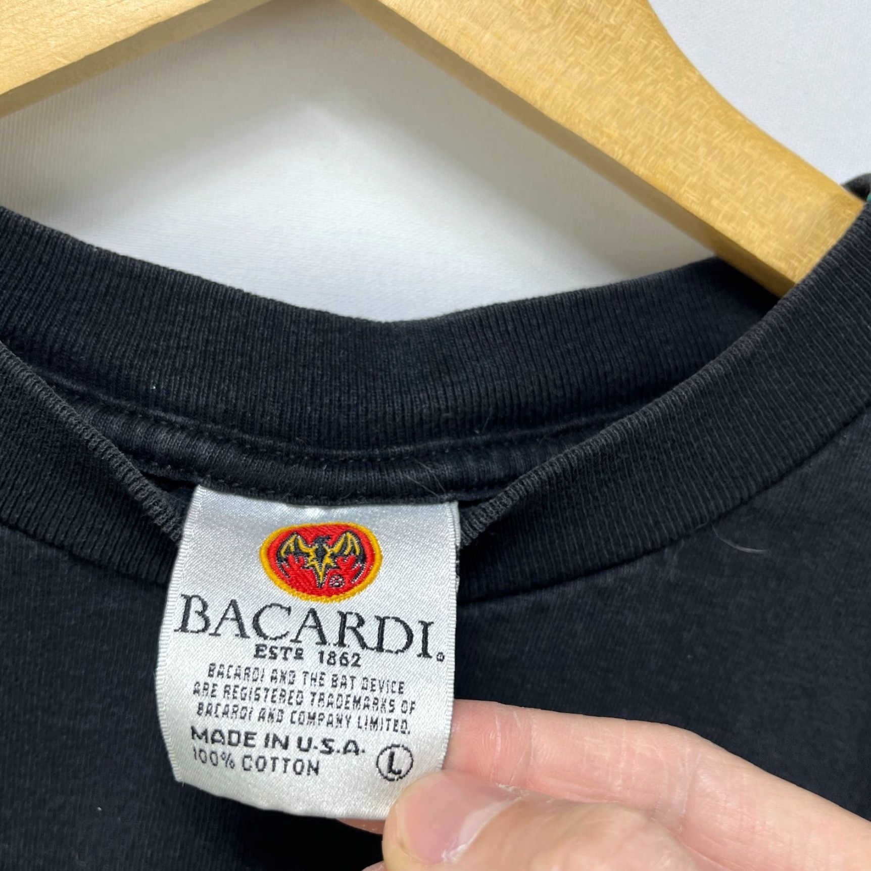 Vintage VINTAGE Bacardi T-Shirt Men's L Black 90s US Made Satin 90s Theme shirts? Size US L / EU 52-54 / 3 - 4 Thumbnail
