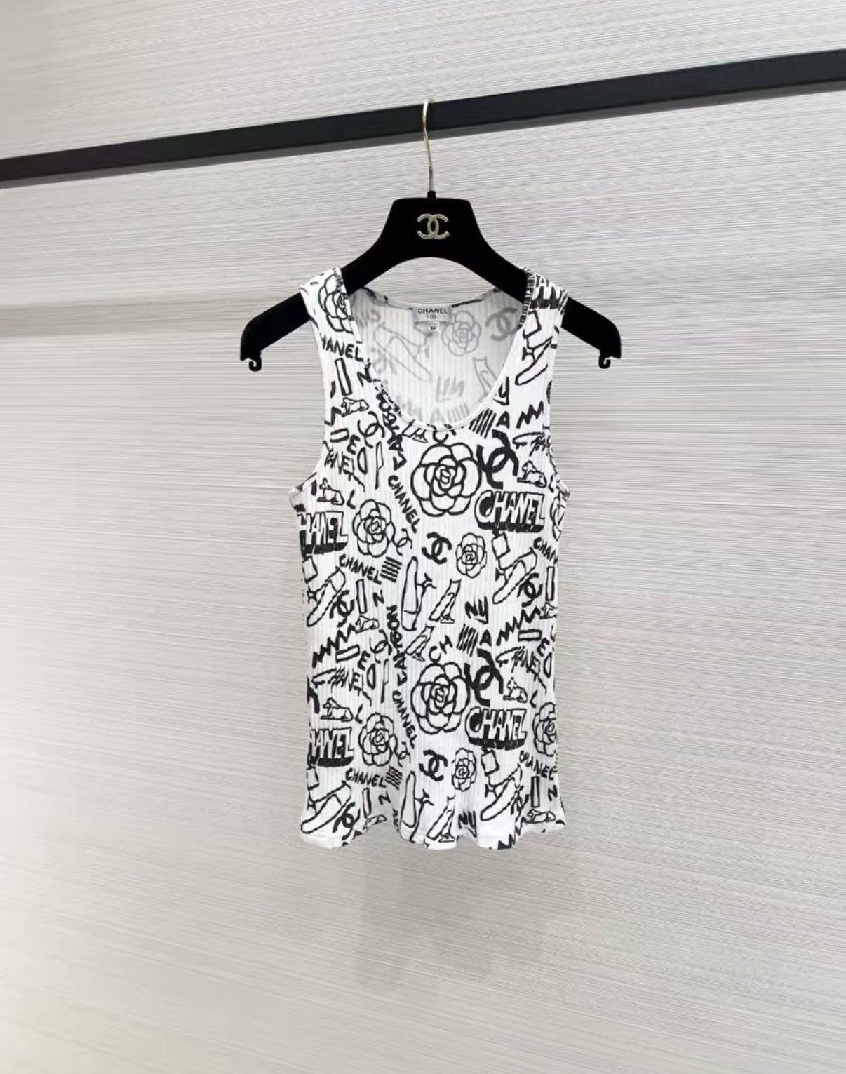Chanel Chanel Black & White Graffiti Sleeveless Tank Top J33 Size XS / US 0-2 / IT 36-38 - 1 Thumbnail