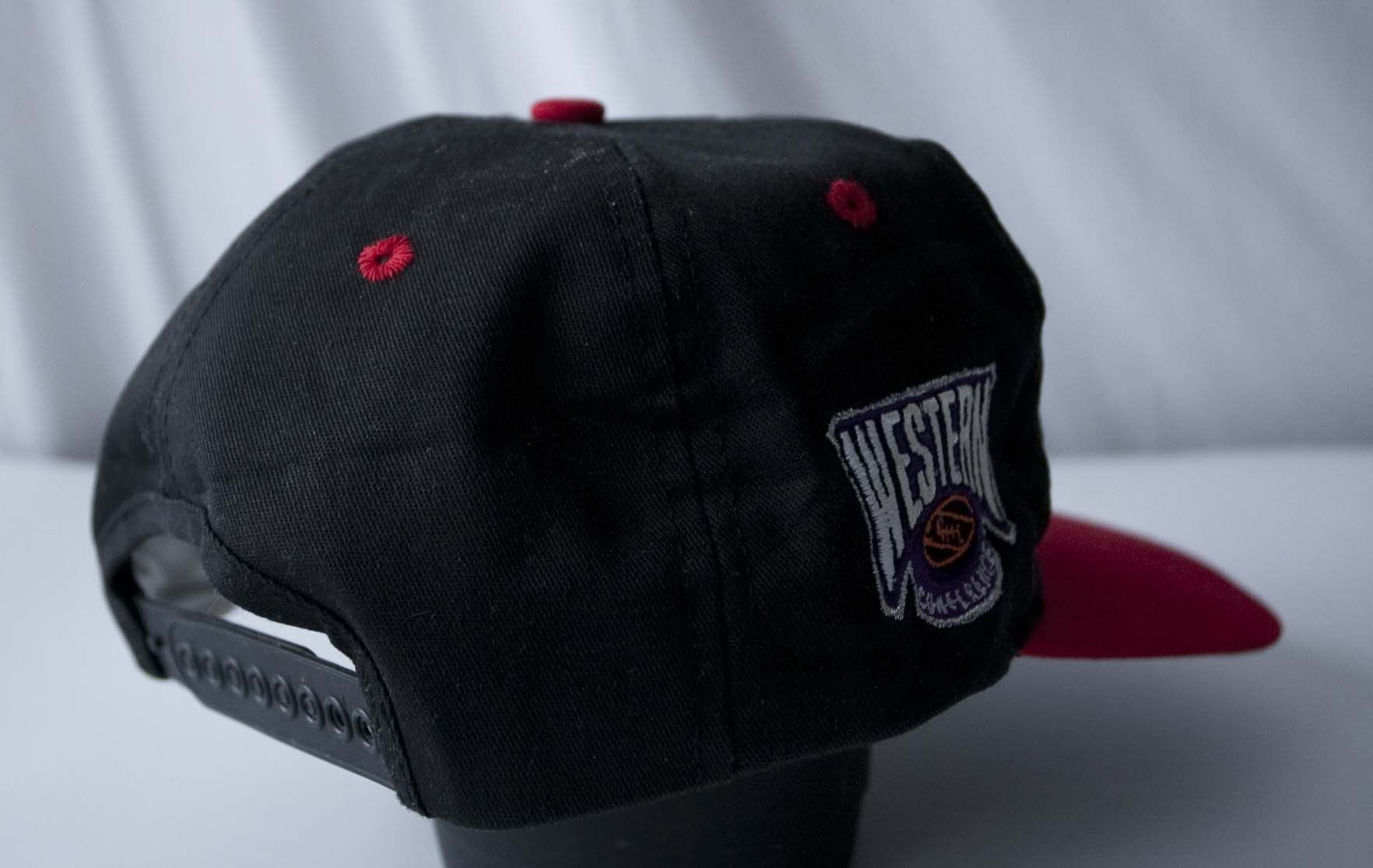 NHL × Vintage Vancouver Canucks Cap Vintage # 1 Apparel Snapback Size ONE SIZE - 2 Thumbnail