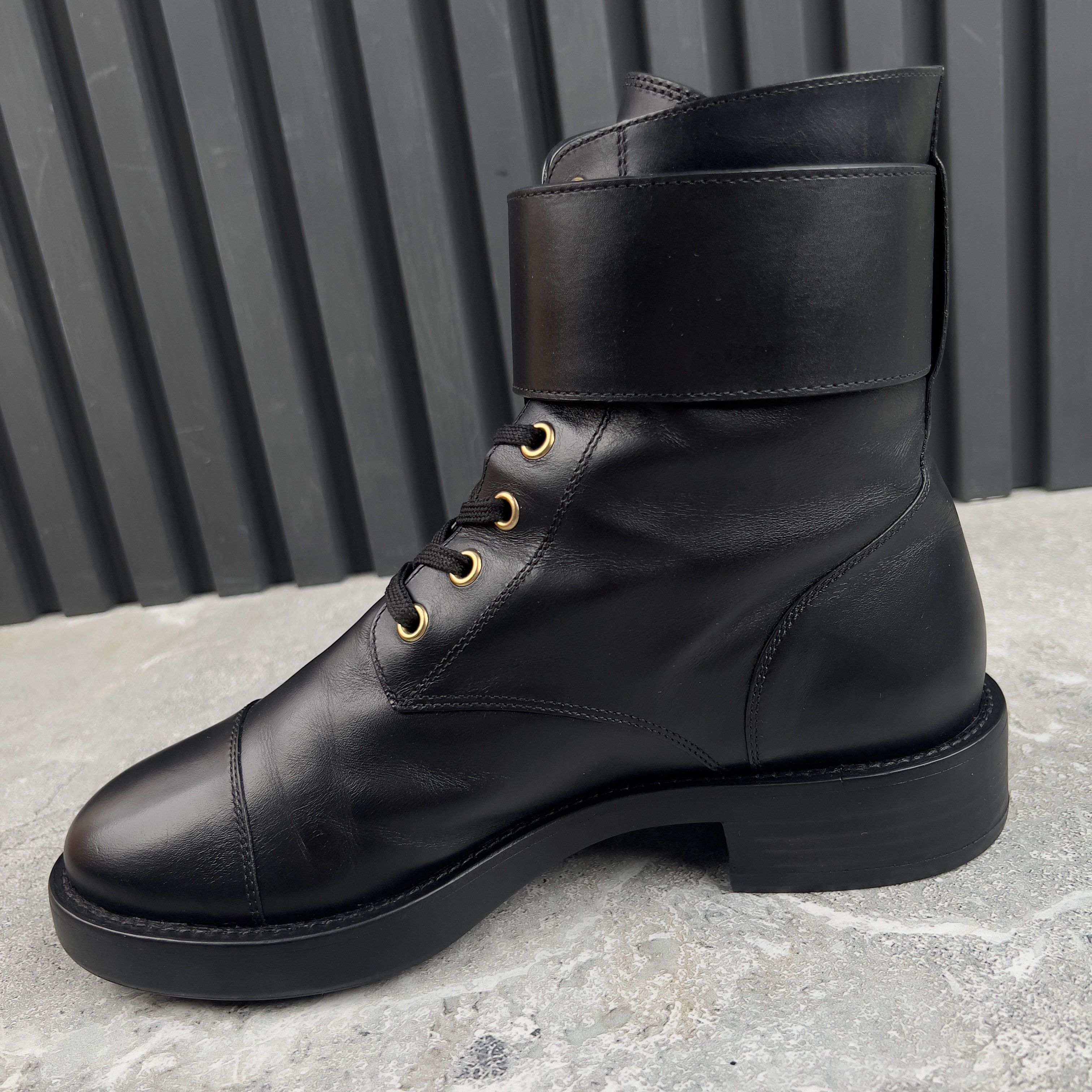 Louis Vuitton Wonderland Ranger Boots Lace Up Black Leather Size US 8 / IT 38 - 6 Thumbnail