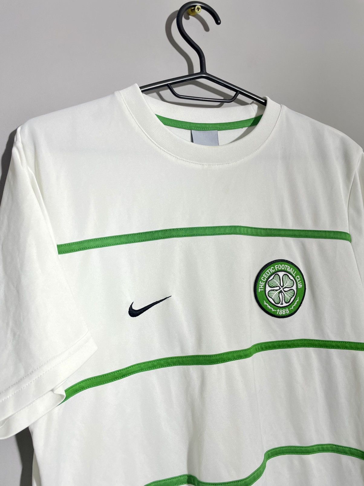 Vintage Vintage Nike Celtic Training Jersey size M Size US M / EU 48-50 / 2 - 2 Thumbnail