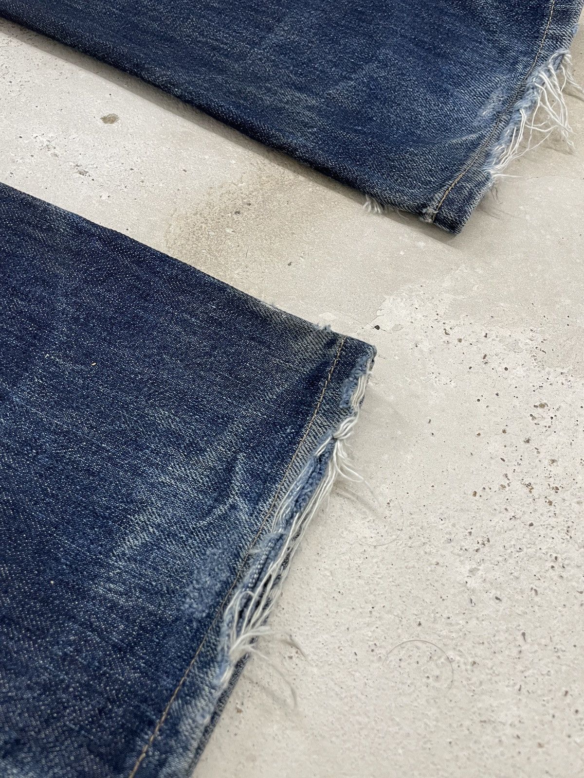 Levi's Levis 501 Straight Leg Buttonfly Dark Denim Distressed Size US 29 - 18 Thumbnail
