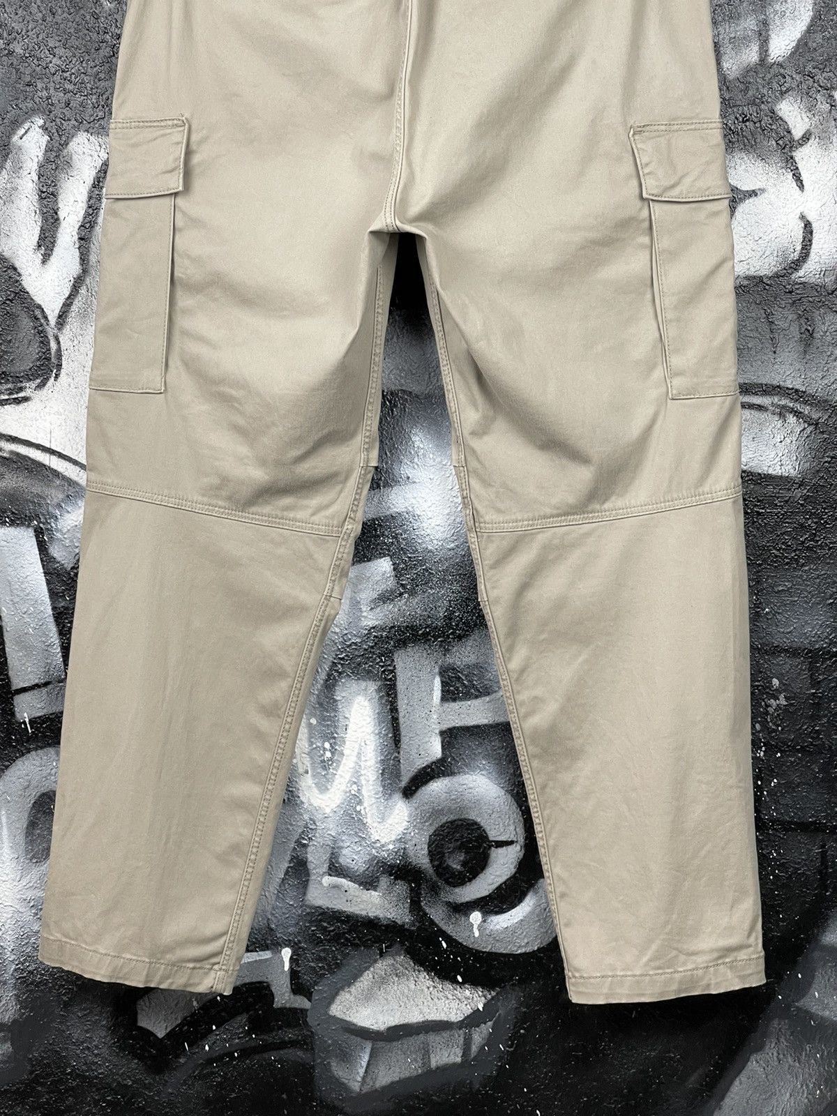 H&M H&M Regular Fit Beige Cotton Cargo Pants Men’s Size Medium Size US 32 / EU 48 - 8 Thumbnail