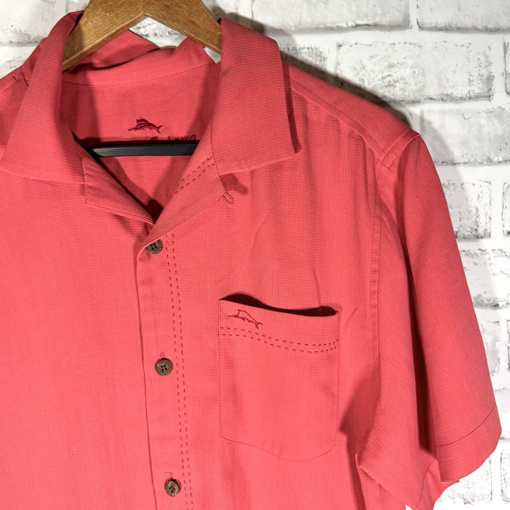 Tommy Bahama Tommy Bahama Red Casual Short Sleeve Button-Down Mens Size M Shirt Size US 31 - 2 Thumbnail