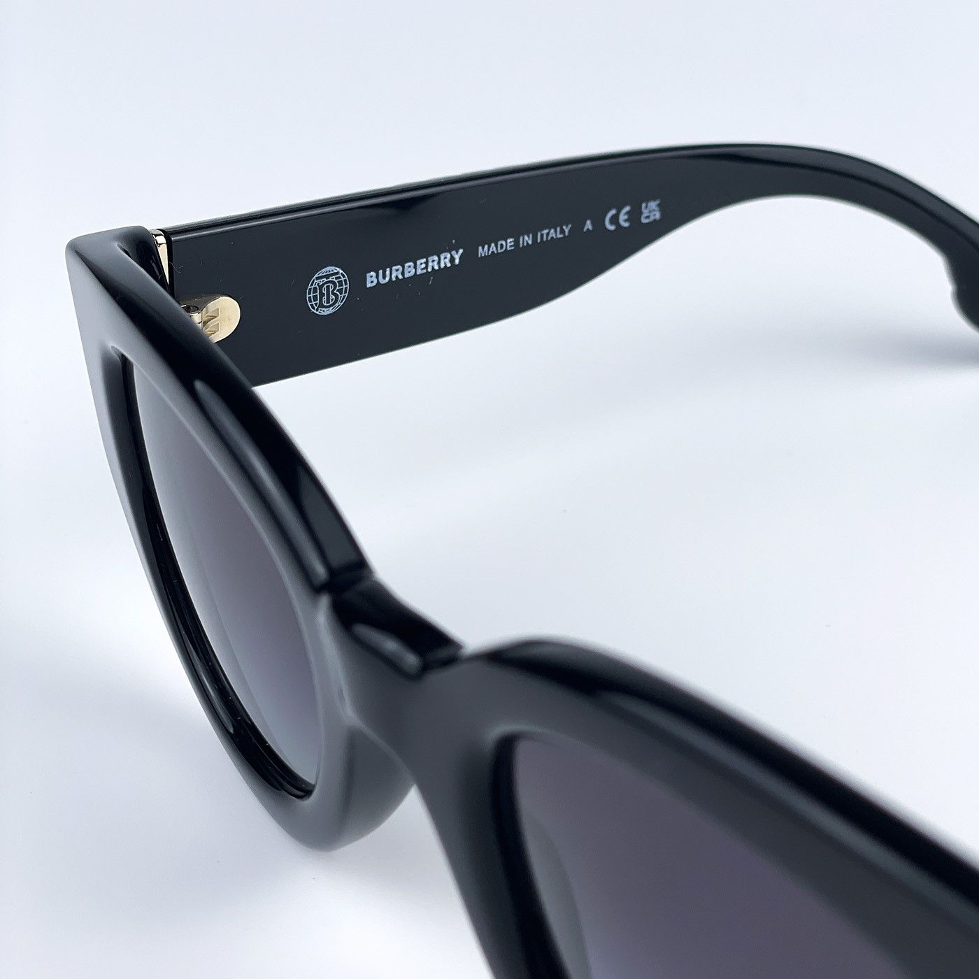 Burberry NEW Burberry BE4390 MEADOW 30018G Black Women Sunglasses Size ONE SIZE - 4 Thumbnail