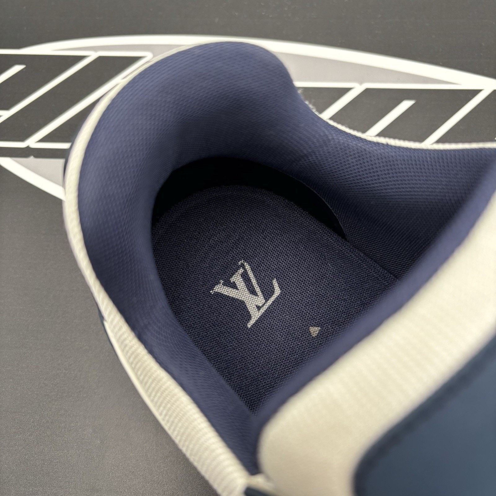 Louis Vuitton (11-11.5 US) Louis Vuitton Trainer ' White Navy '| GOOD COND Size US 11.5 / EU 44-45 - 7 Thumbnail