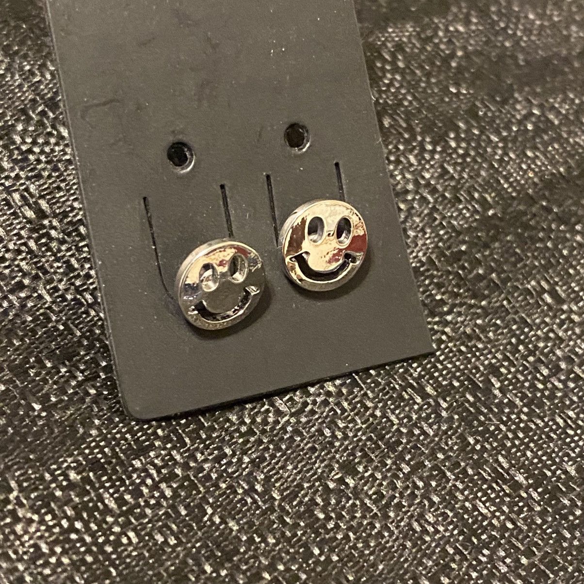 Rsq New RSQ Smiley Face Silver Tone Metal Stud Earrings Size ONE SIZE - 1 Thumbnail