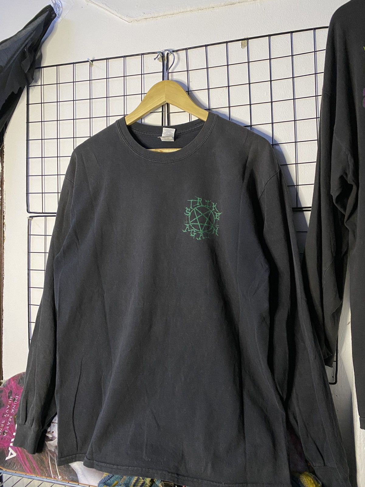 Vintage The Devil Strike Again y2k LS Size US M / EU 48-50 / 2 - 2 Thumbnail