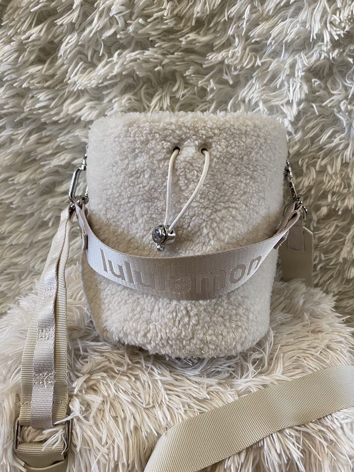 Lululemon Lululemon Sherpa Crossbody Bucket Bag Size ONE SIZE - 1 Thumbnail