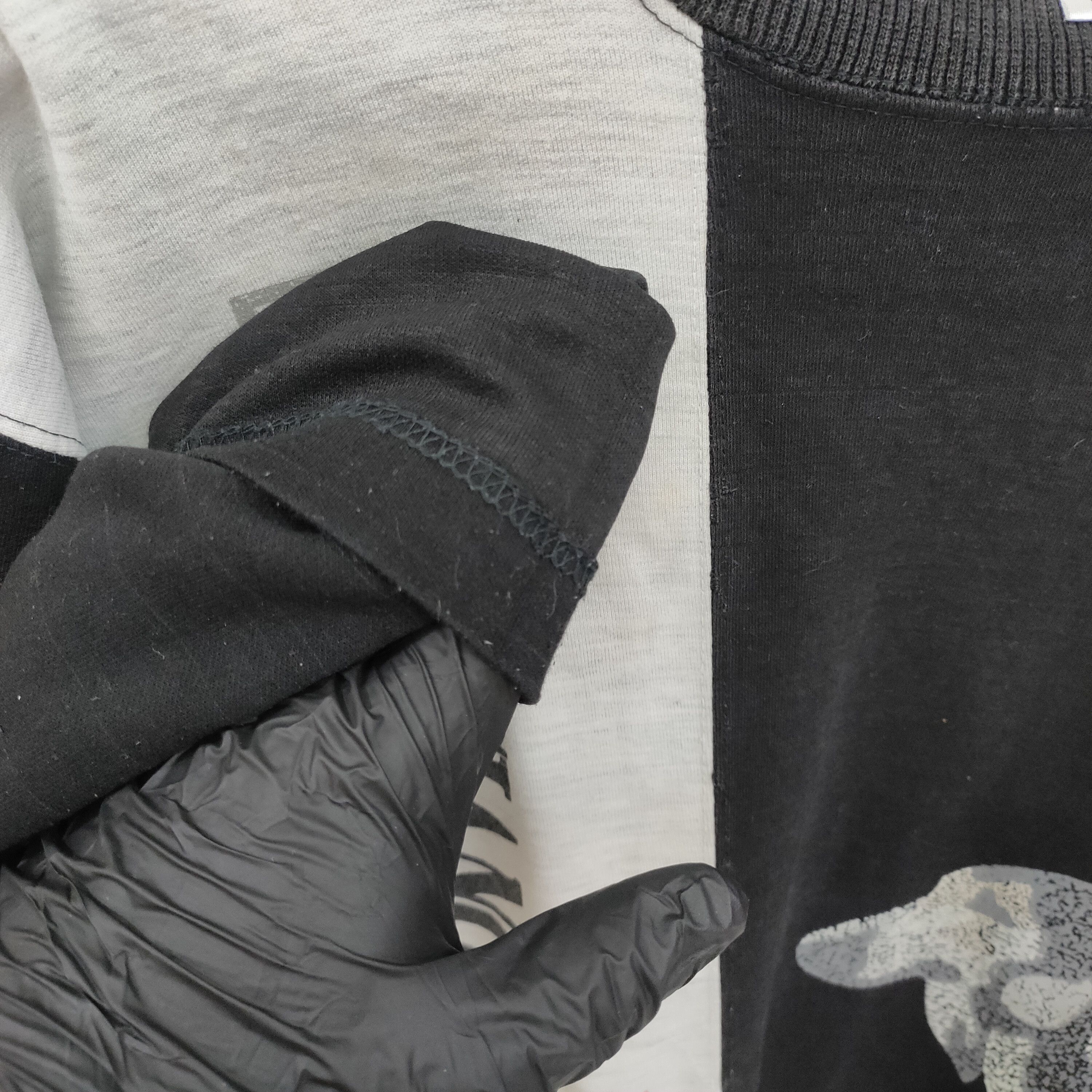 Valentino 90s Luciano Valentino Long Sleeve Vintage Bold Dog Graphic Size US L / EU 52-54 / 3 - 8 Thumbnail