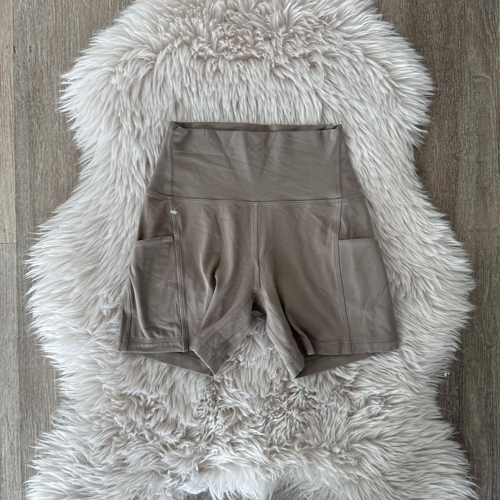 Aritzia NWT ARITZIA Golden Biker Short - Desert 4 Size 27" / US 4 / IT 40 - 2 Thumbnail