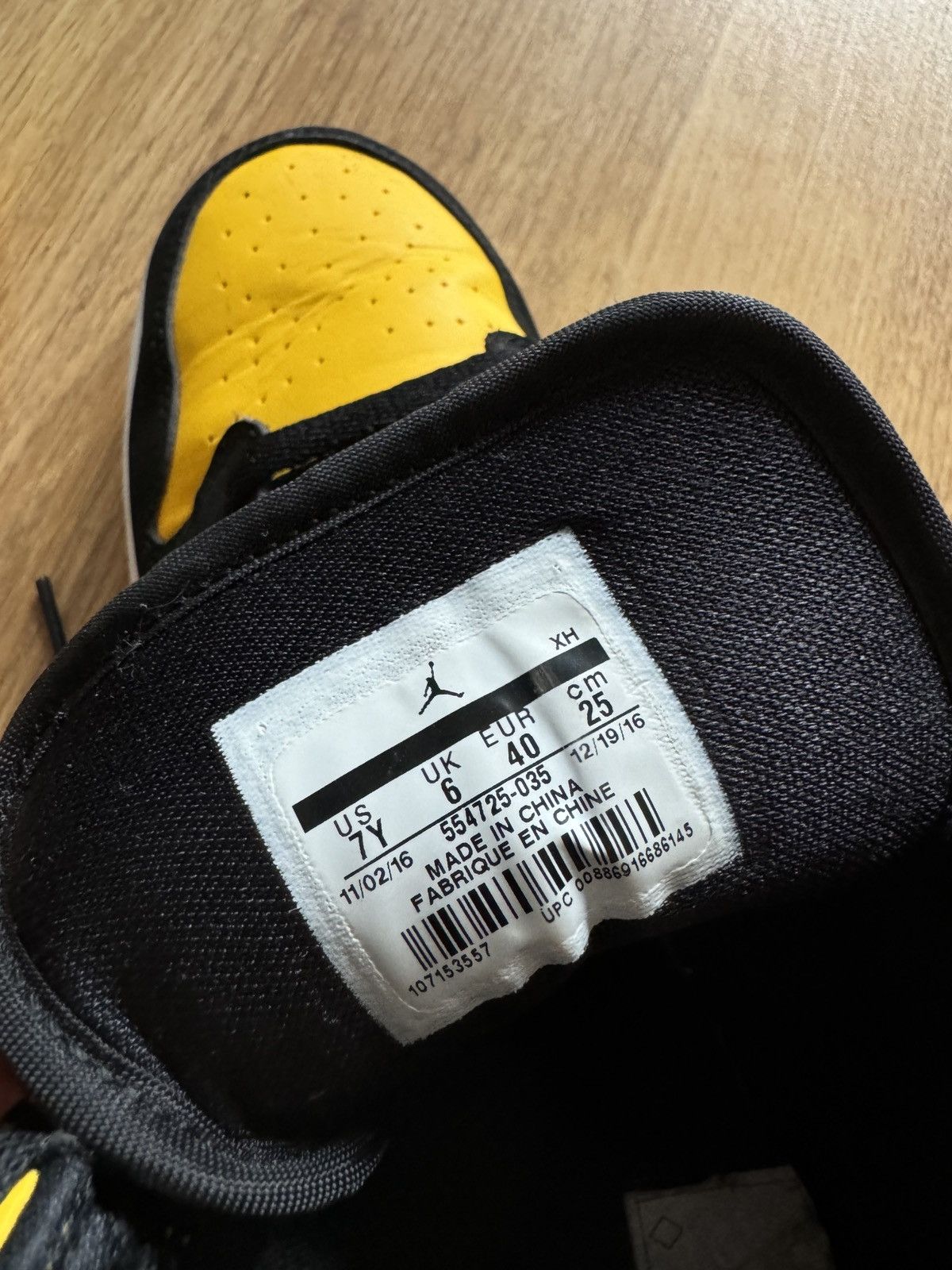 Nike Nike Air Jordan 1 Retro Mid GS “New Love”2016 Sneakers Size US 7 / EU 40 - 8 Thumbnail