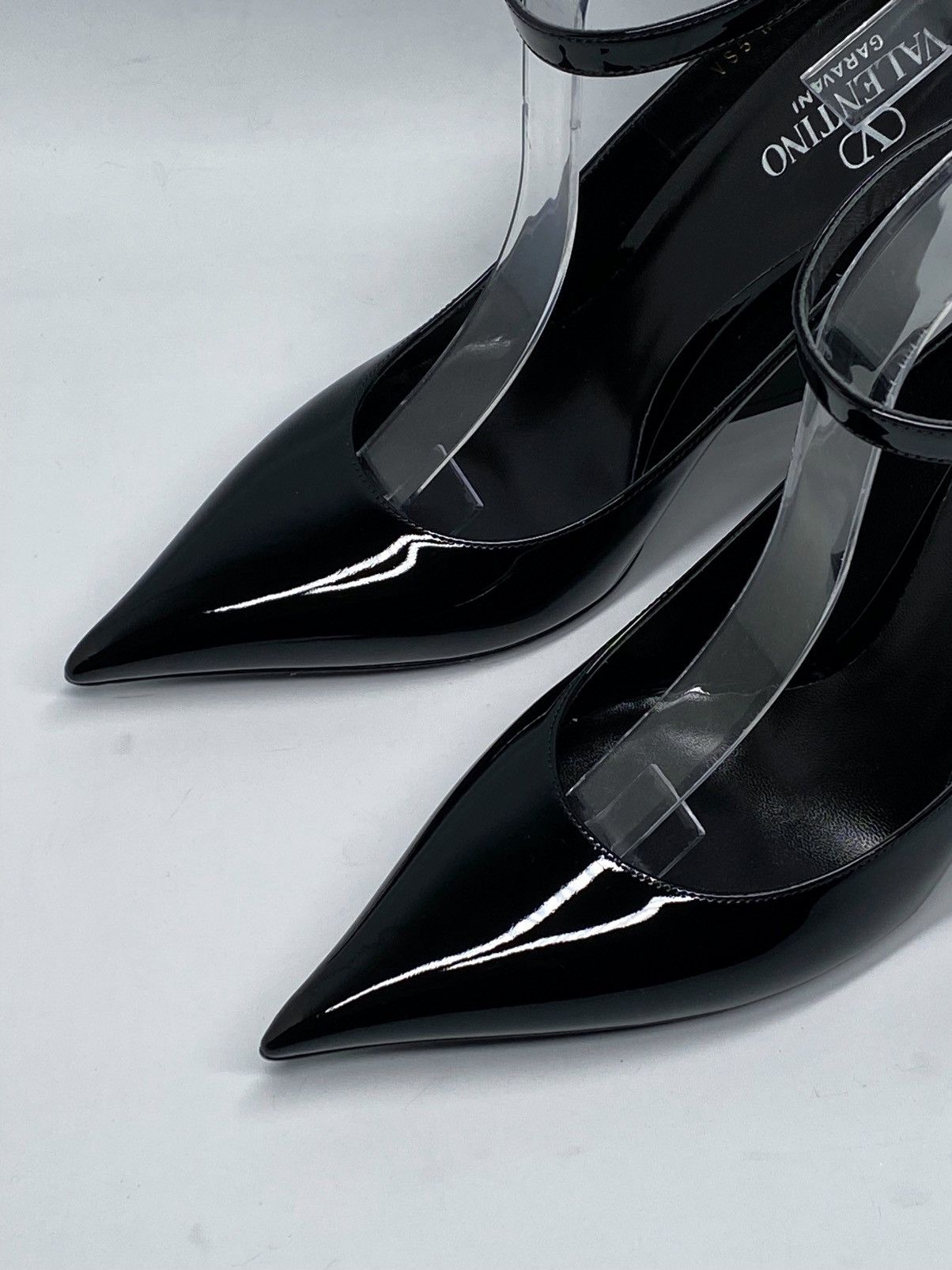 Valentino Valentino Garavani V Logo 105 Lockette Wedge Pump size 39 Size US 9 / IT 39 - 10 Thumbnail