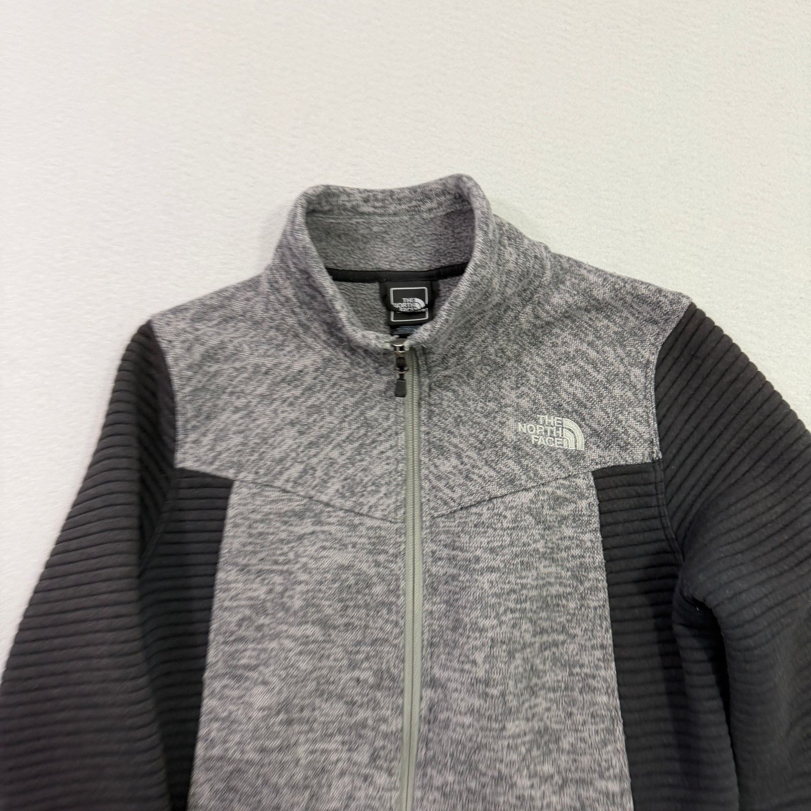The North Face The North Face Jacket Women's Medium Gray Black Full Zip Size M / US 6-8 / IT 42-44 - 2 Thumbnail