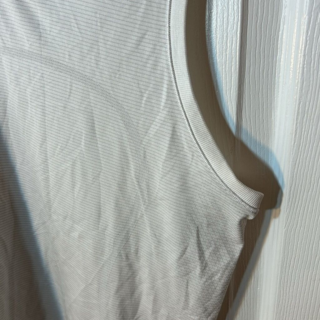 Lululemon Lululemon White striped Sleeveless activewear Top size 6 Size M / US 6-8 / IT 42-44 - 3 Thumbnail