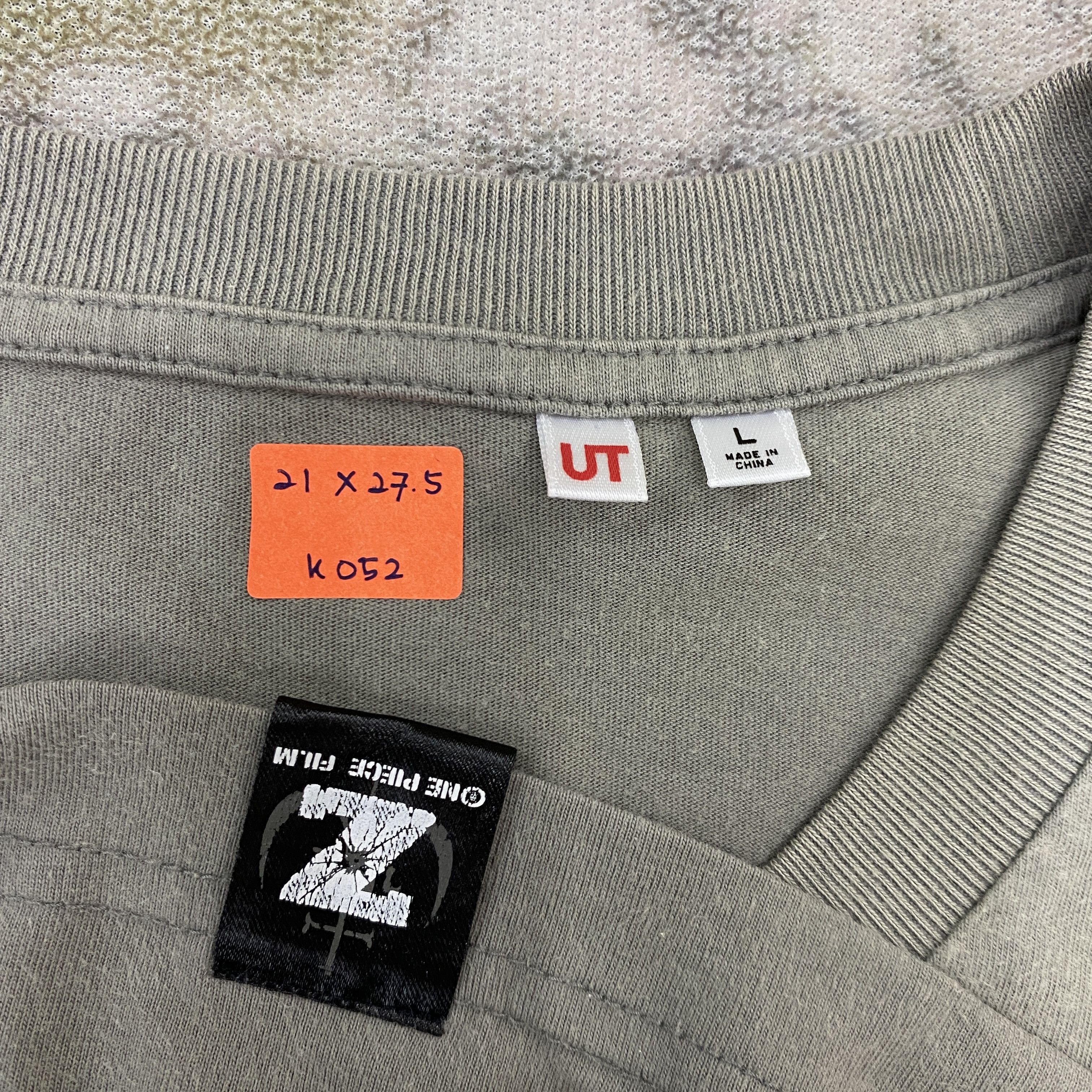 Anime Uniqlo x Z One Piece Film Target, All Pirates Tshirt - K052 Size US M / EU 48-50 / 2 - 4 Thumbnail
