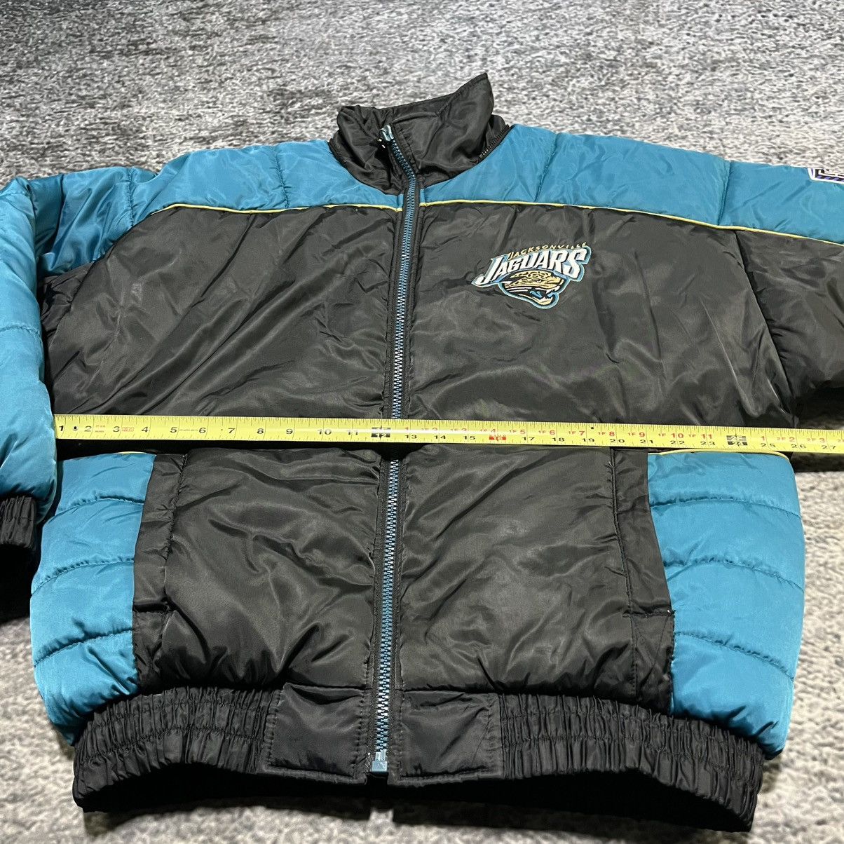 Pro Player VINTAGE 90s JACKSONVILLE JAGUARS PRO PLAYER PUFFER JACKET Size US L / EU 52-54 / 3 - 10 Thumbnail