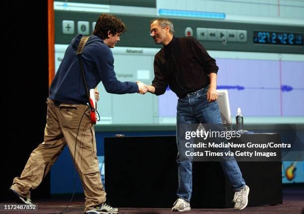 Apple 2004 MacWorld 'Introducing Garageband' Musicians Wanted Tee Size US XL / EU 56 / 4 - 8 Thumbnail