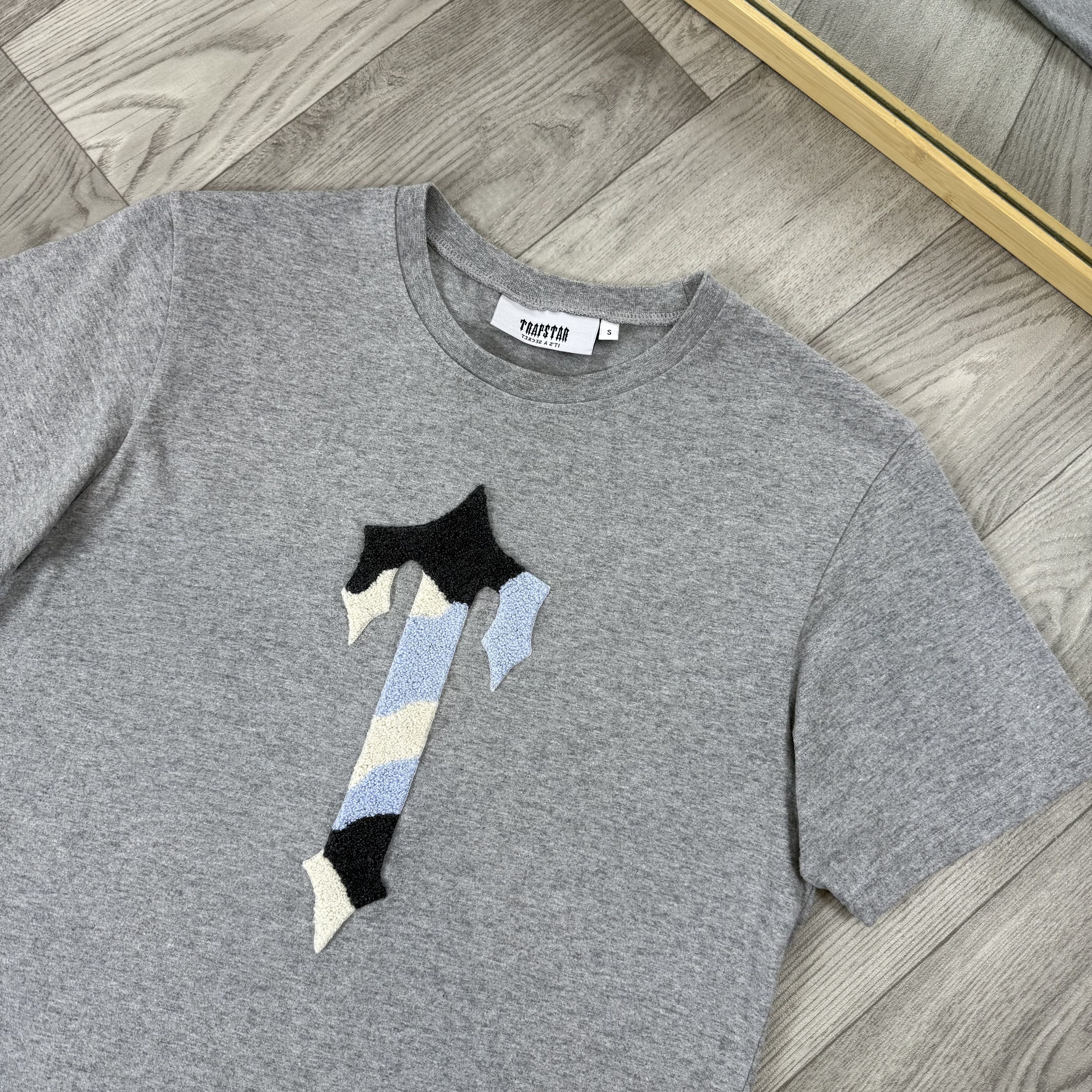 Trapstar London Trapstar "T" Fluffy Logo Grey Tee Shirt Size US S / EU 44-46 / 1 - 5 Thumbnail