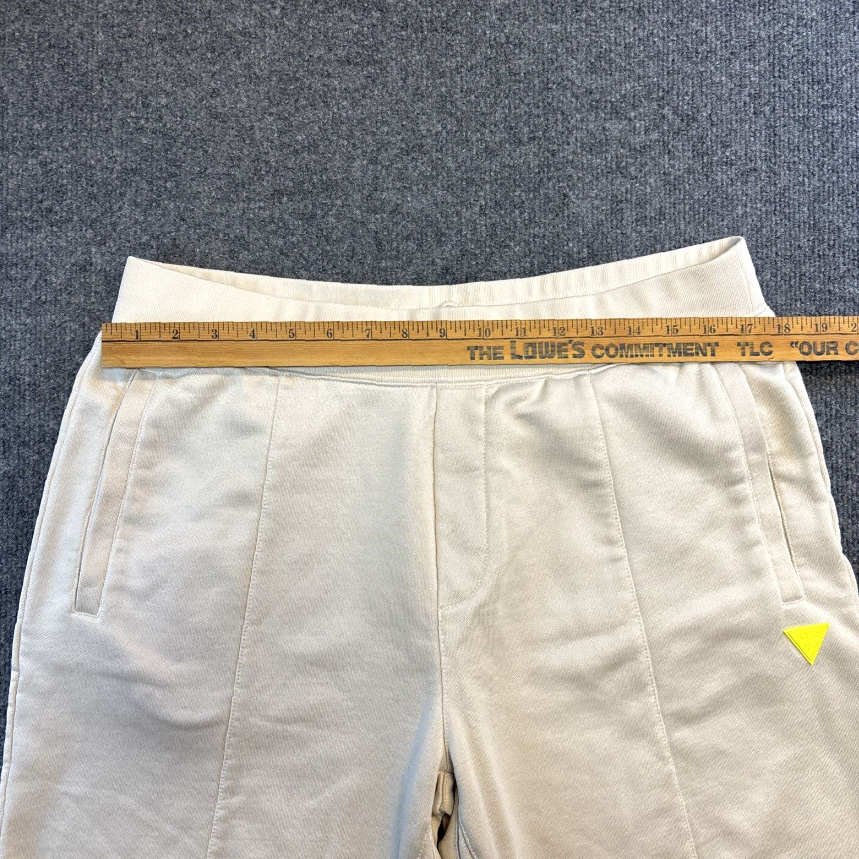 Guess GUESS Sweat Shorts Jersey Beige XL Drawstring Flat Front Pockets Activewear Mens Size US XL / EU 56 / 4 - 7 Thumbnail