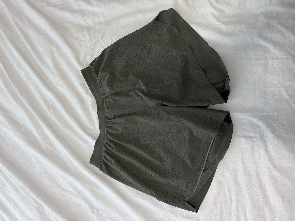 Lululemon Lululemon Fast and free Lines shorts 6” small Size US 28 / EU 44 - 1 Thumbnail