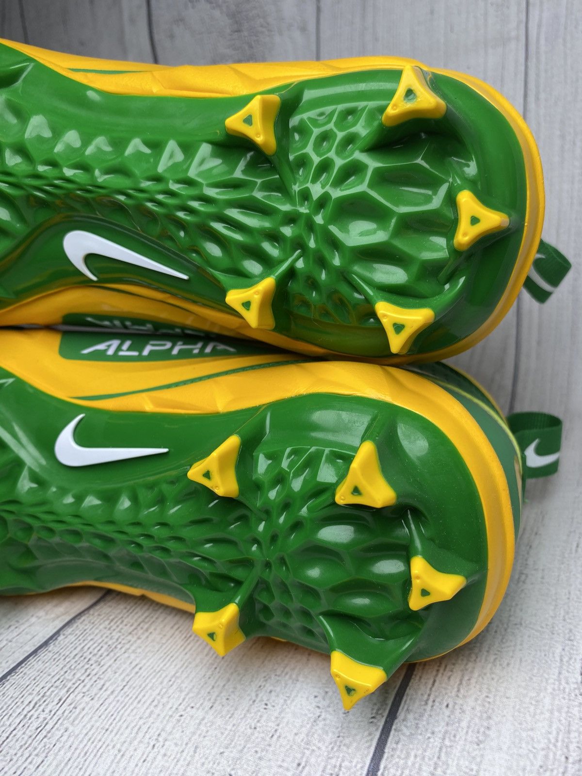 Jordan Brand × Nike Oregon Ducks Nike Alpha Menace Football Cleat Men 12.5W PE Size US 12.5 / EU 45-46 - 13 Thumbnail