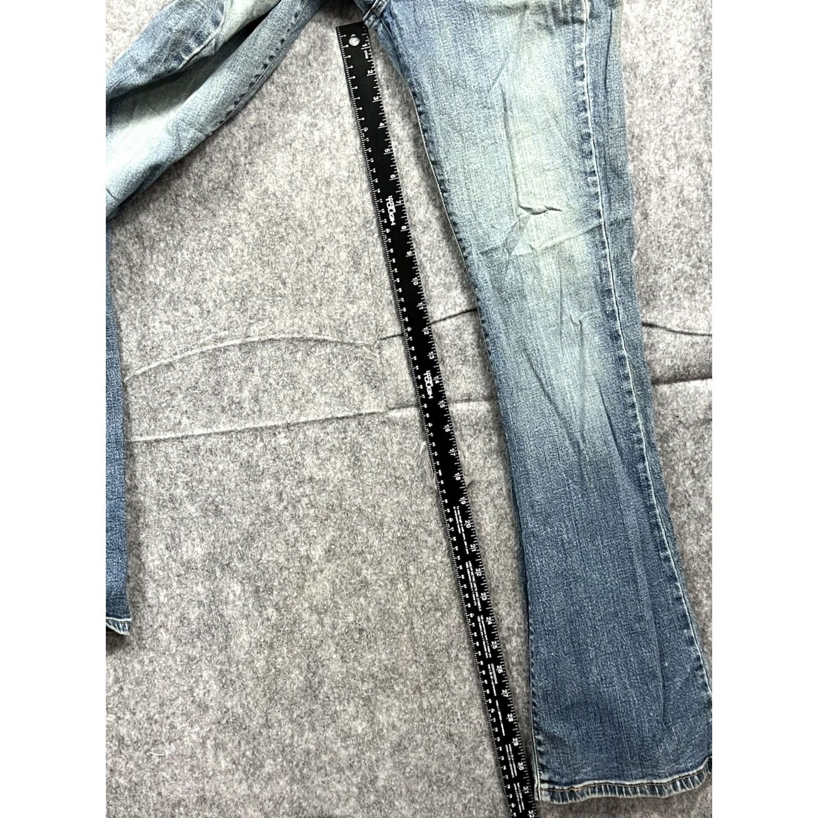 Levi's VINTAGE Levi’s 519 Jeans Women Regular Bootcut Low Flare 29in 28 Waist Light Blue Denim Size 7 Juniors Size 28" / US 6 / IT 42 - 5 Thumbnail