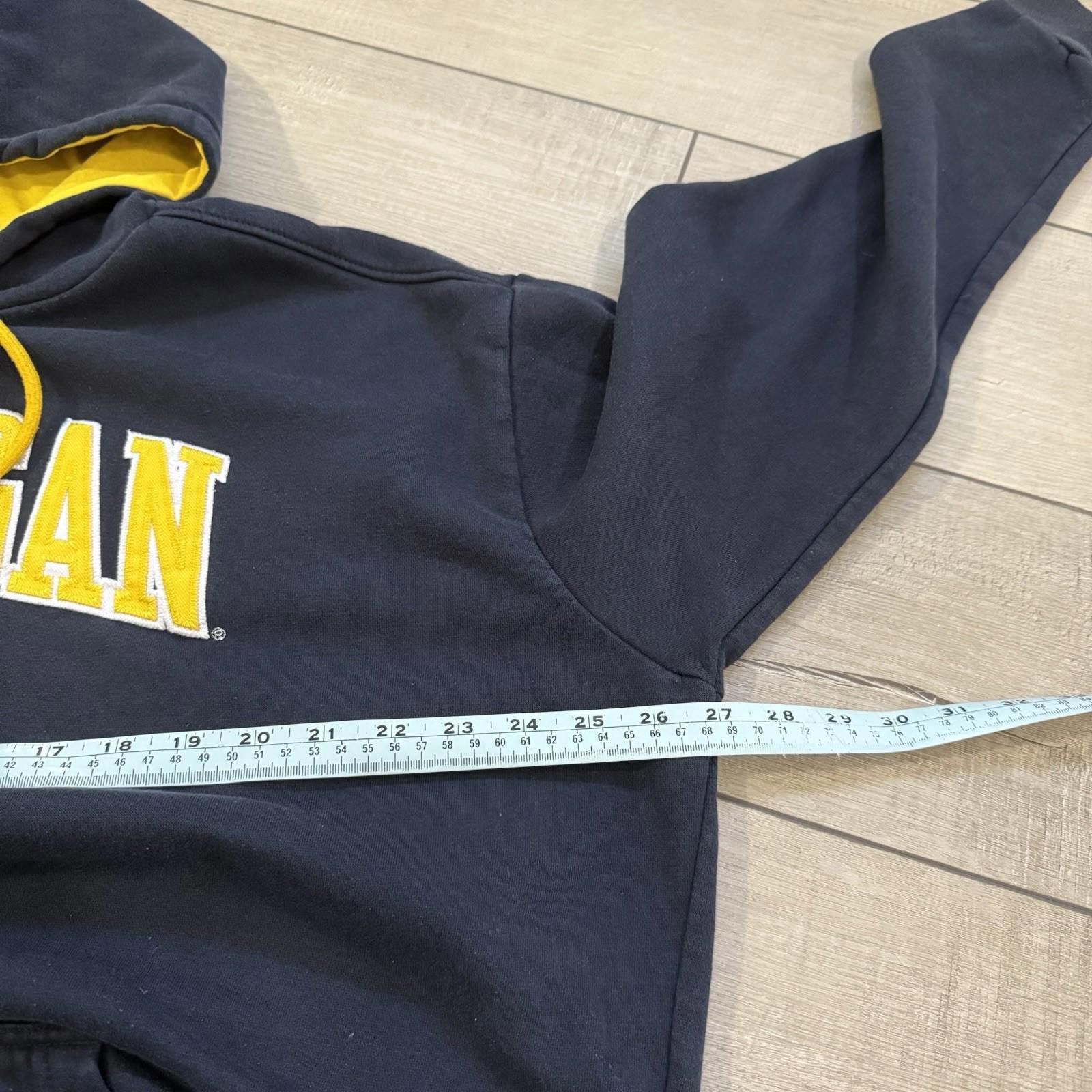 Champion Champion Michigan Wolverines Hoodie Size XL NCAA Vintage Size US XL / EU 56 / 4 - 7 Thumbnail