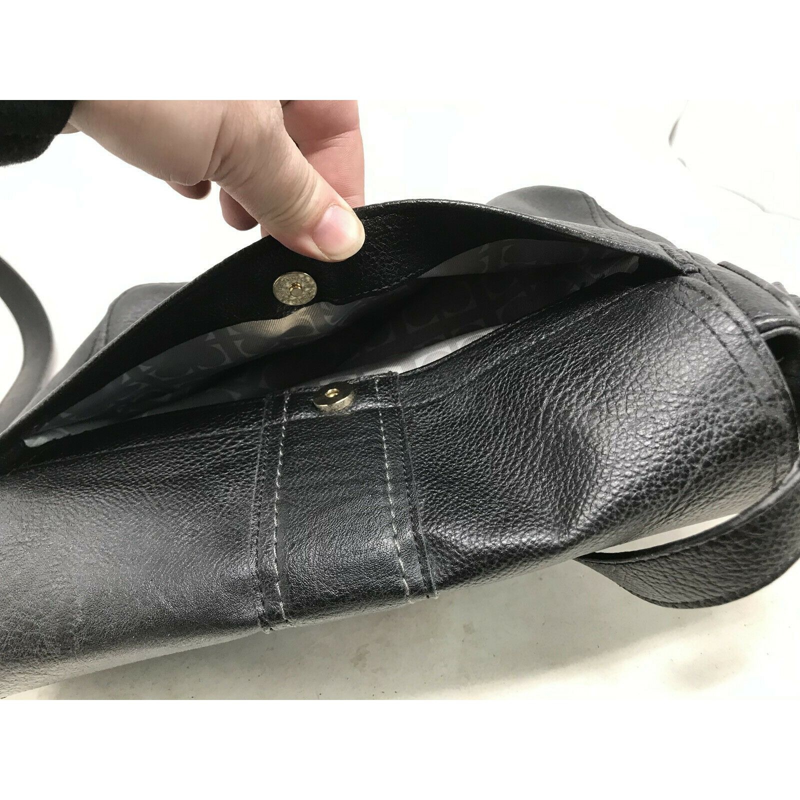 Liz Claiborne LIZ CLAIBORNE Black Faux Leather Crossbody Bag w Large Front Size ONE SIZE - 9 Thumbnail