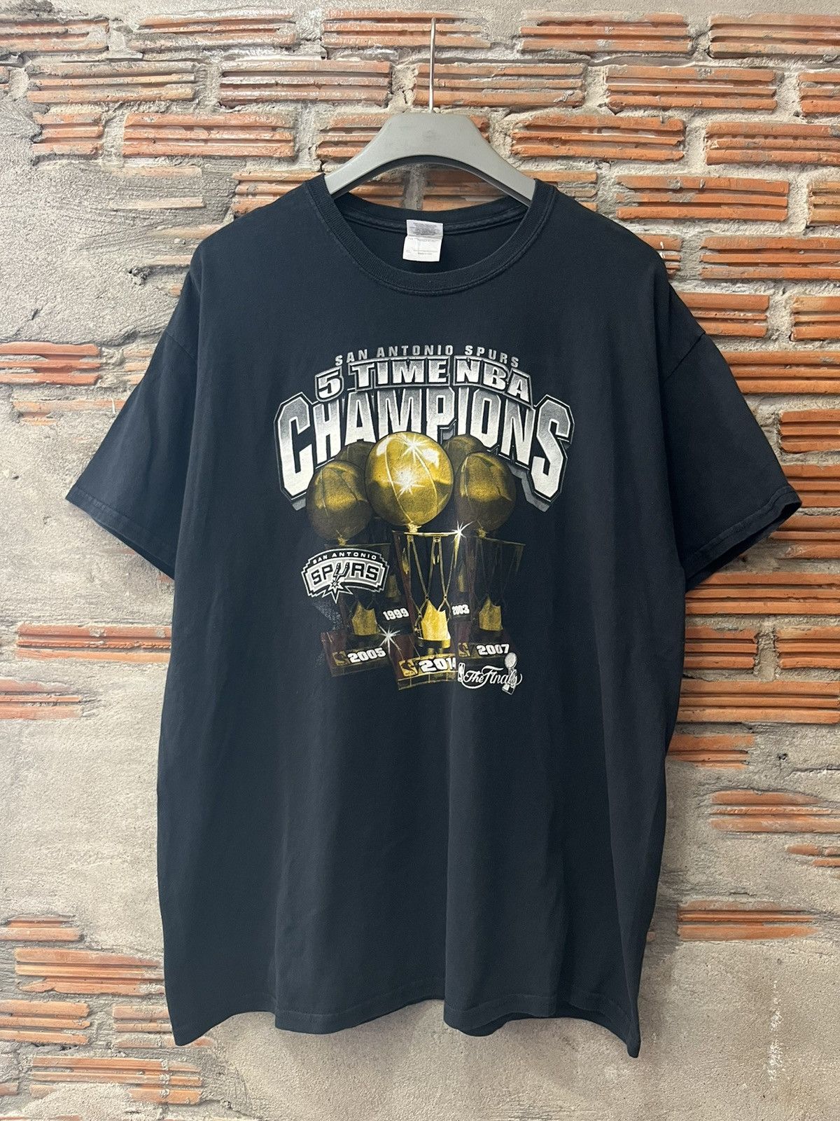 NBA San Antonio Spurs CHAMPIONS 99’s-2014’s Trophy Tshirt Size US XL / EU 56 / 4 - 2 Thumbnail