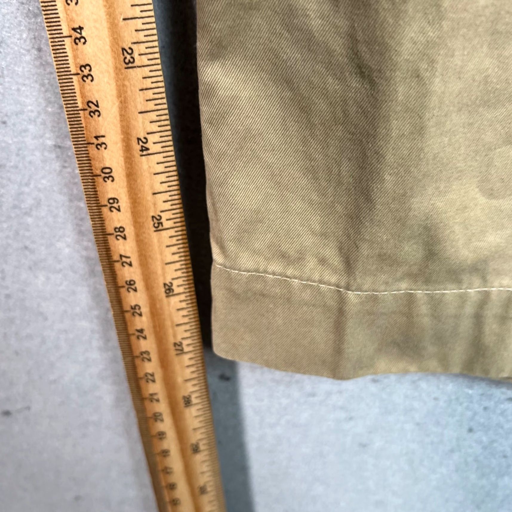 Banana Republic VINTAGE Banana Republic Khaki Pants Mens Relaxed Fit 38 Regular Beige Cotton Front Flat Pockets 28 Inseam 38x28 Simple Front Men's Pants Size US 38 / EU 54 - 7 Thumbnail