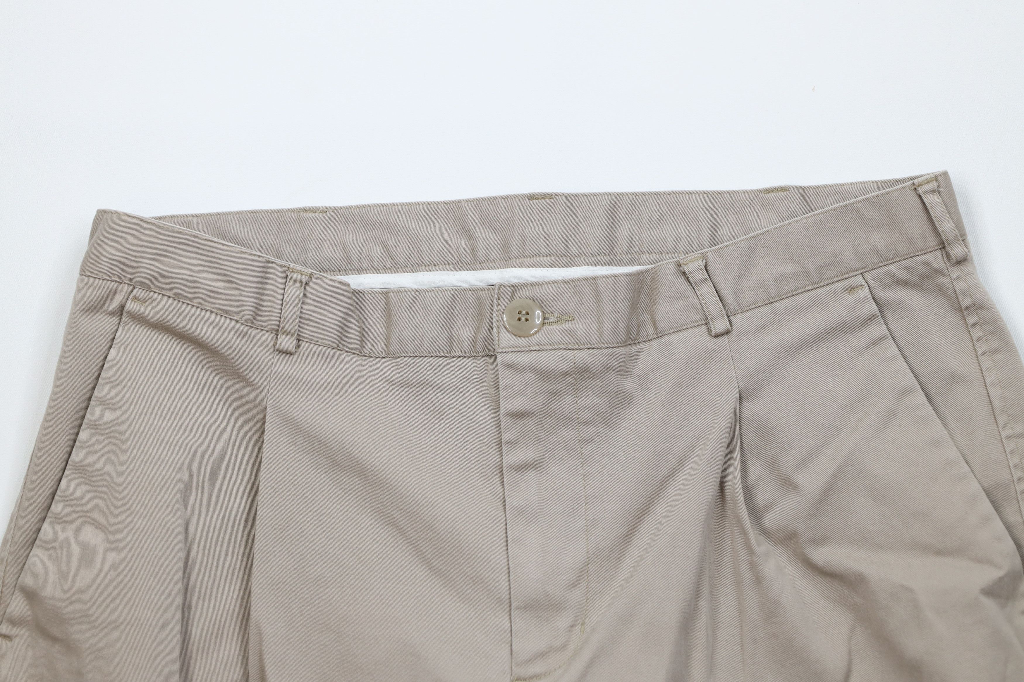 Nike Vintage Nike Mini Swoosh Pleated Above Knee Chino Shorts Size US 36 / EU 52 - 2 Thumbnail