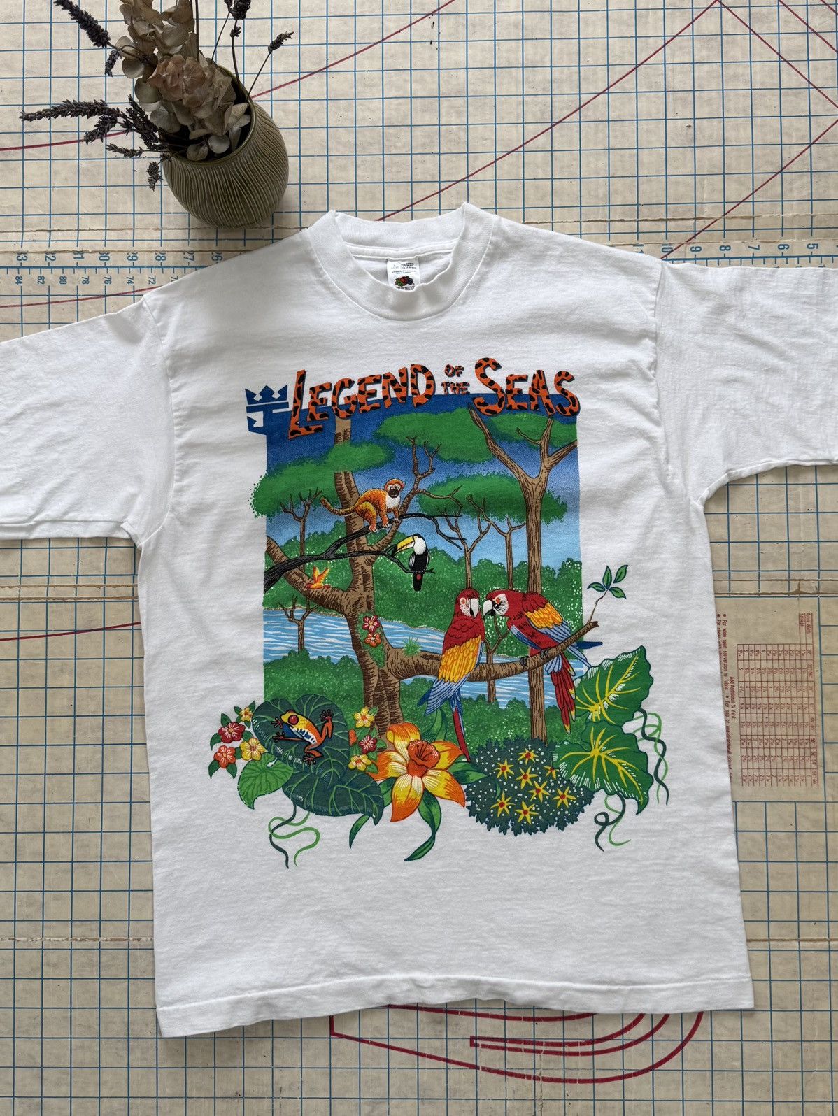 Vintage Vintage Legend of The Sea Animal Graphic Tee Size Large Whit Size US L / EU 52-54 / 3 - 2 Thumbnail