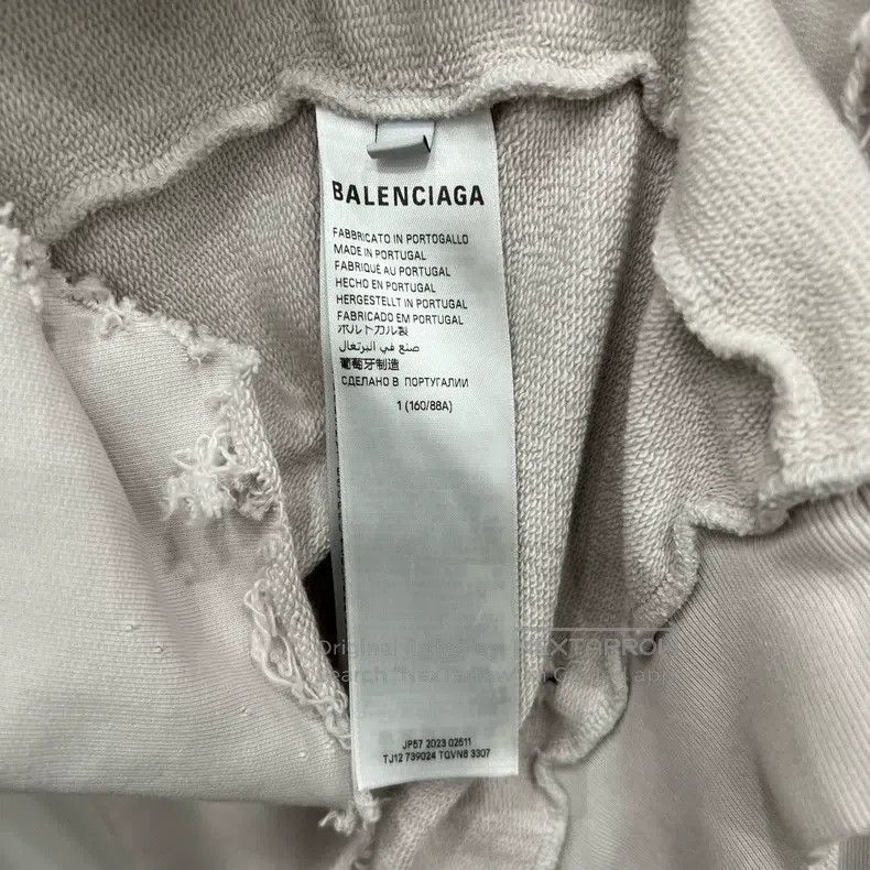 Balenciaga Balenciaga Big destruction letter logo destruction sweater Size US S / EU 44-46 / 1 - 4 Thumbnail