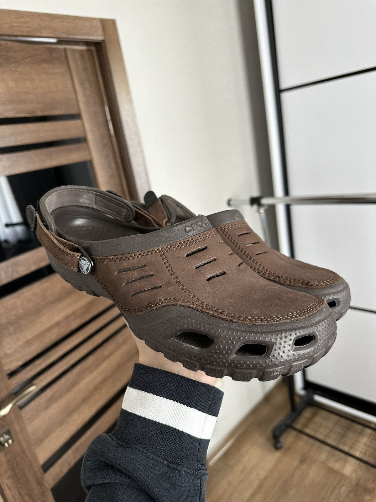 Crocs Crocs Yukon Leather Brown Sandals Shoes Clogs Size US 11 / EU 44 - 2 Thumbnail