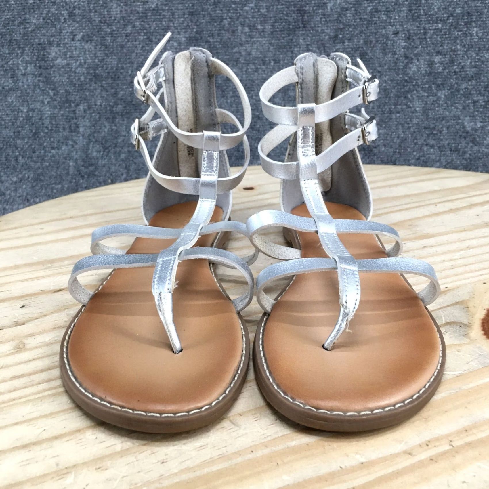 Old Navy Old Navy Sandals Gladiator Womens 7 Silver Ankle Strap Casual Flats Open Toe Shoes Size US 7 / IT 37 - 6 Thumbnail