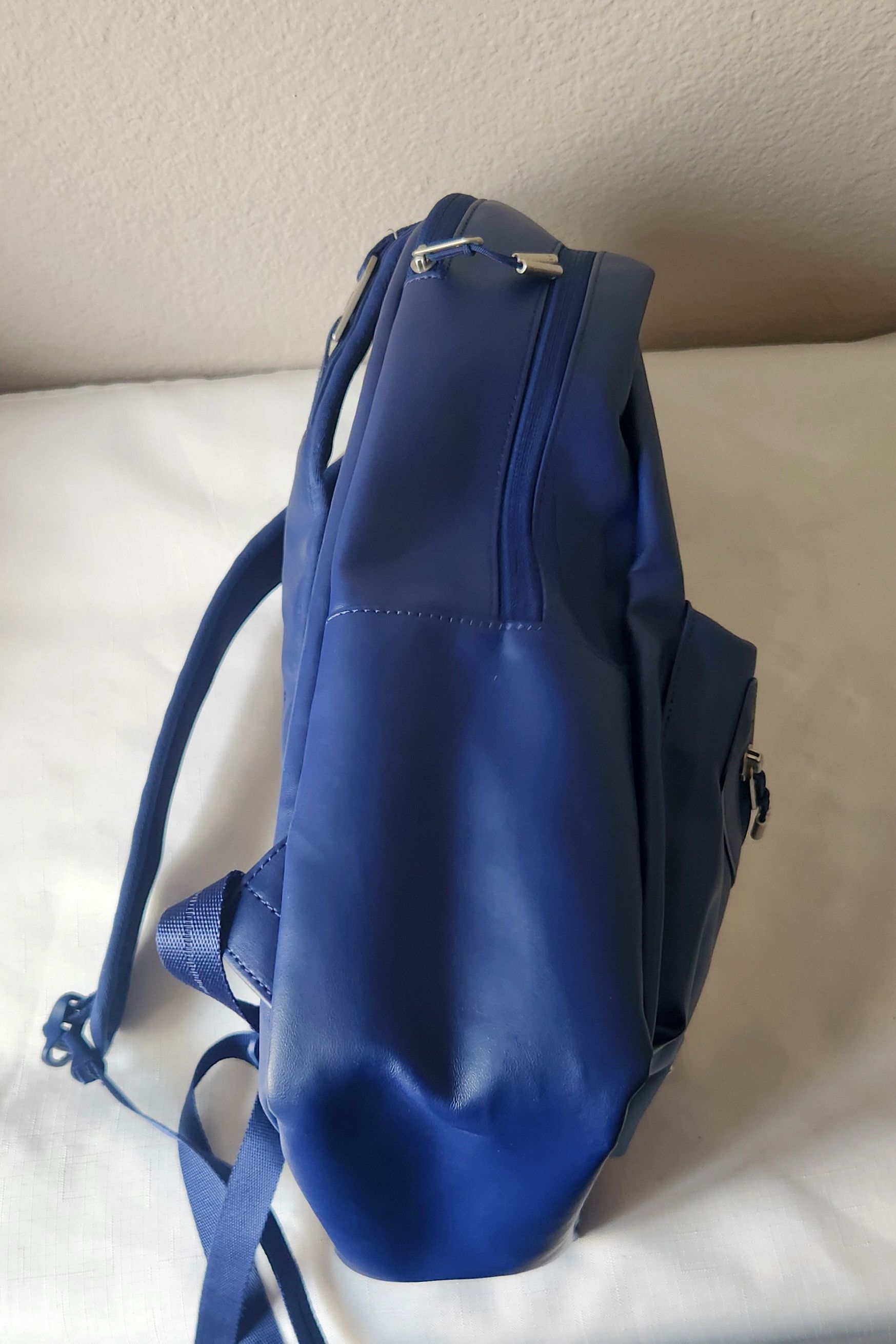 Other Db Douchebags "SAMPLE" Backpack 8L Deep Sea Blue Adult Rare Size ONE SIZE - 15 Thumbnail