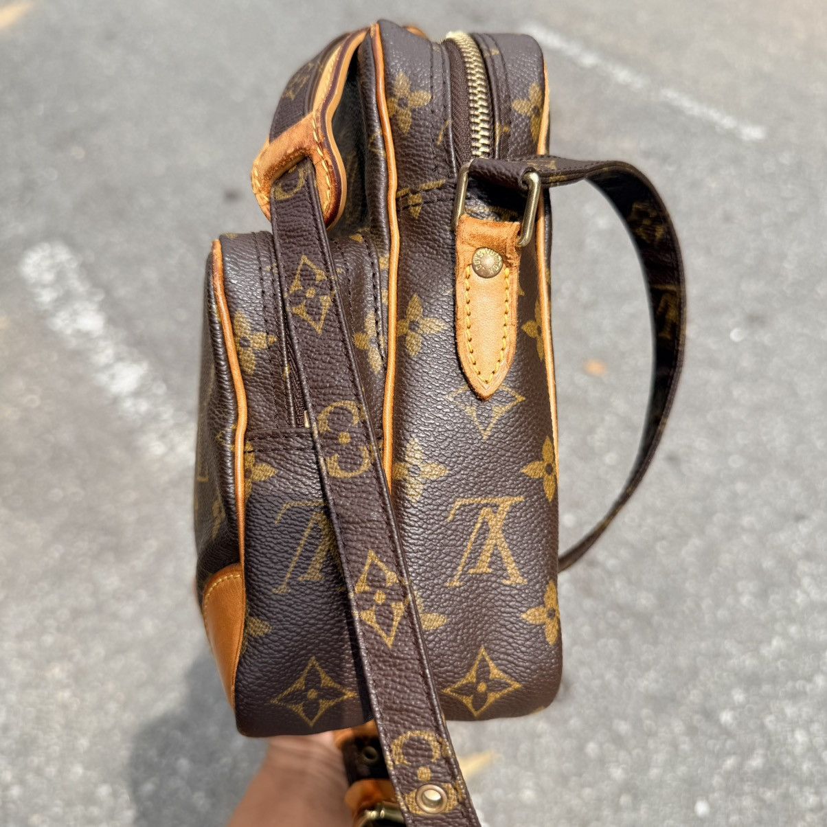 Louis Vuitton Louis Vuitton Amazon Monogram Slingbag Size ONE SIZE - 4 Thumbnail