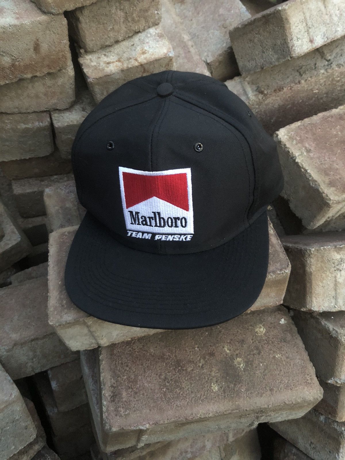 🚫 SOLD 🚫Vintage Marlboro Team Penske Snapback Blockhead