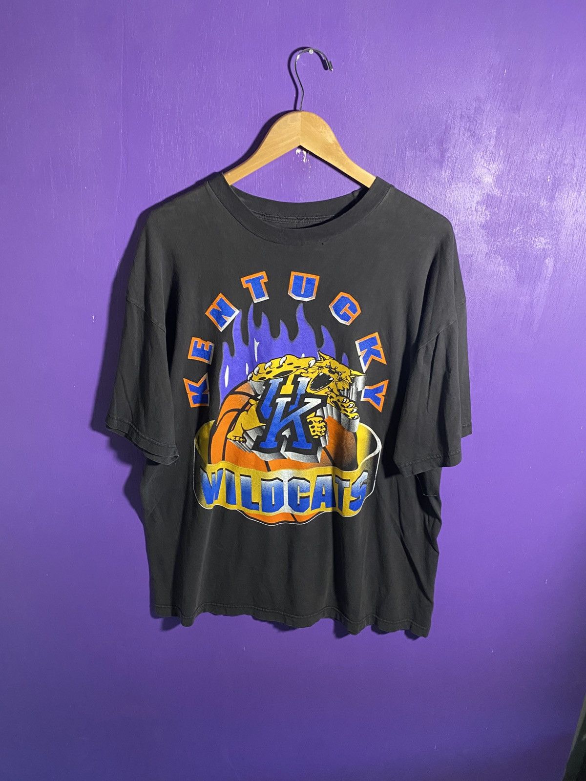 Other Vintage 90s Kentucky wildcats flaming basketball t-shirt Size US XL / EU 56 / 4 - 1 Thumbnail