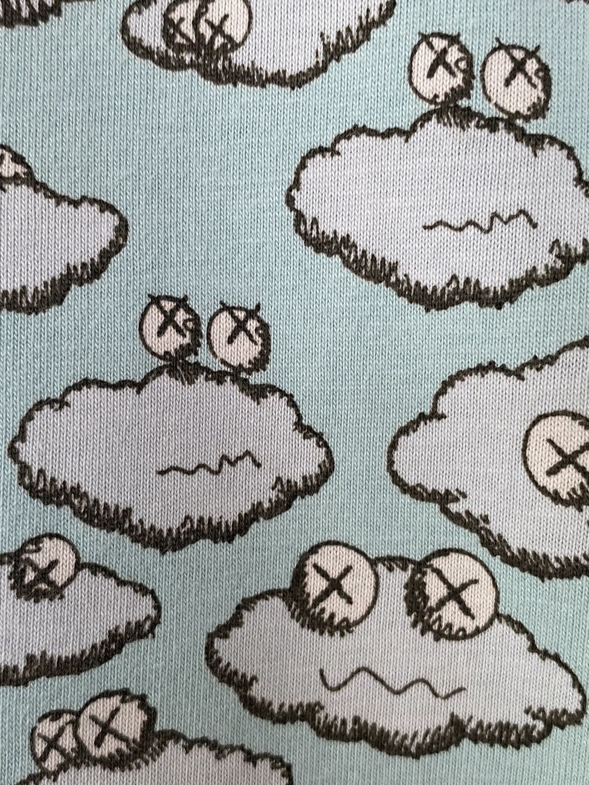 Vintage Rare Uniqlo X Kaws Fullprint Tshirt Size US L / EU 52-54 / 3 - 8 Thumbnail