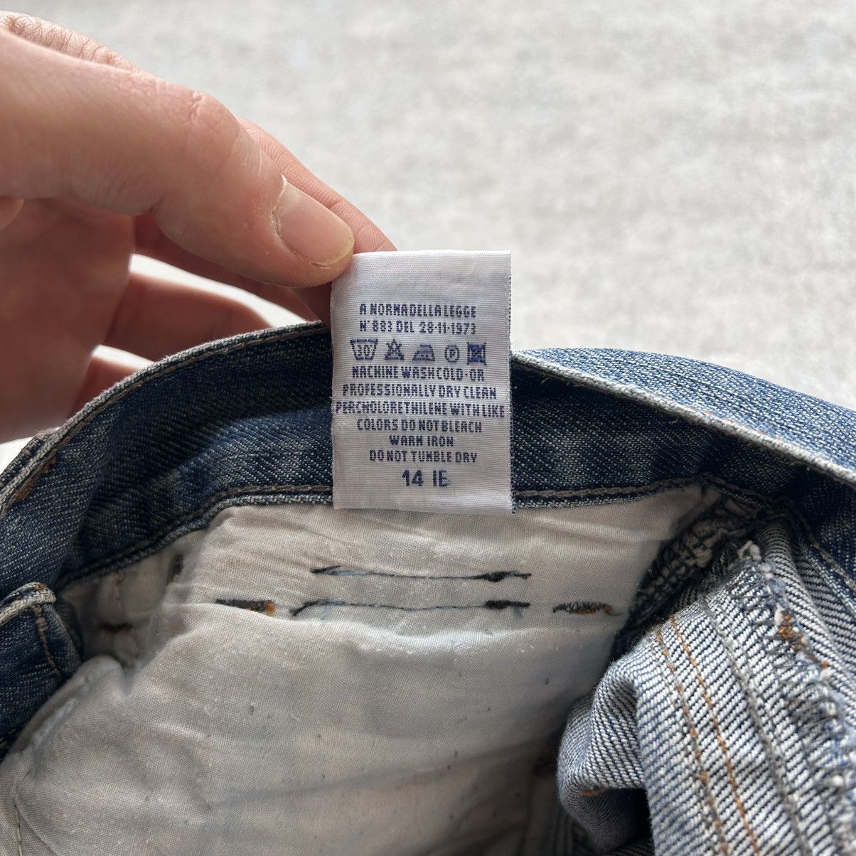 Dolce & Gabbana Vintage 90s Dolce Gabbana Distressed Mini Shorts Size 30" / US 8 / IT 44 - 11 Thumbnail