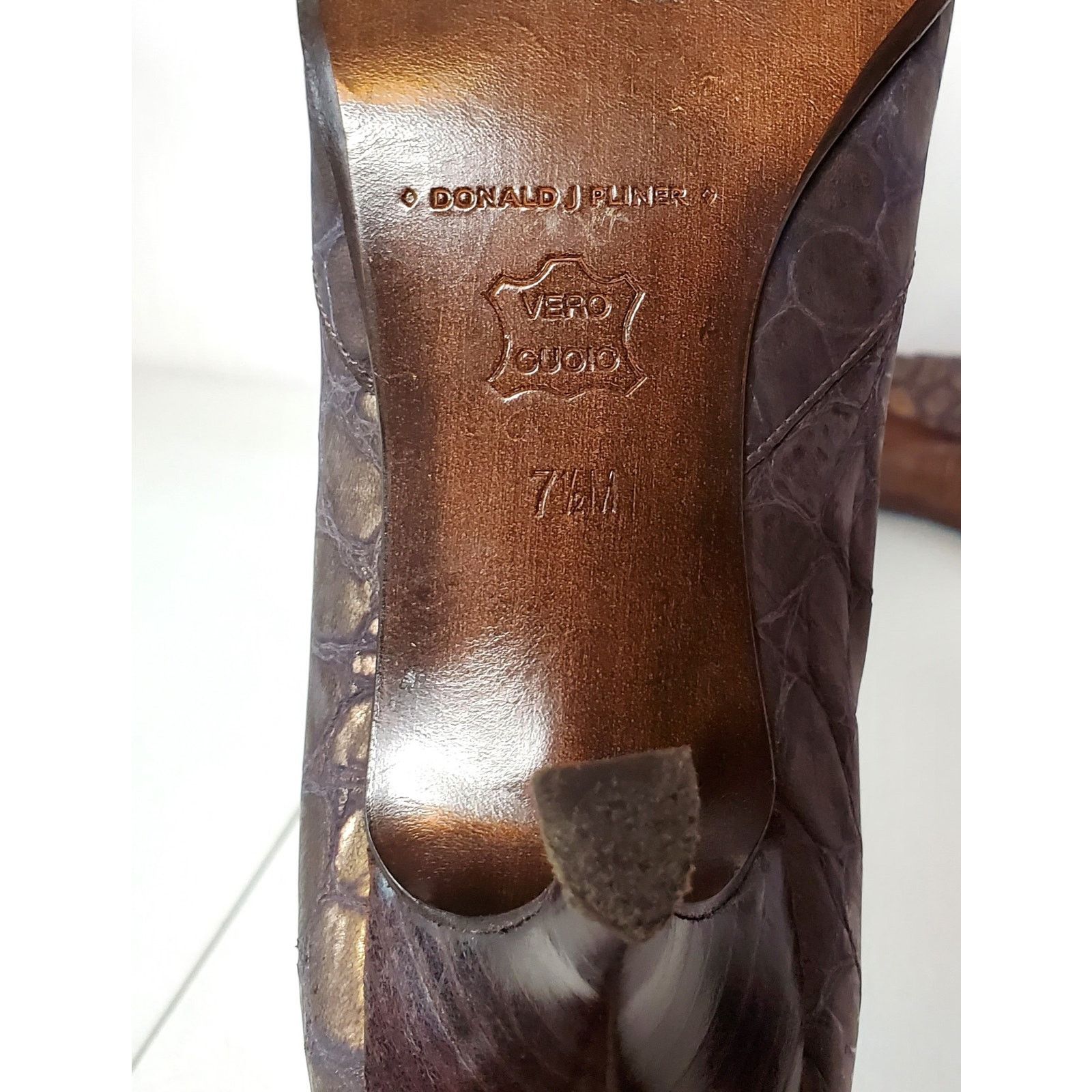 Donald Pliner Donald J Pliner Lexi Crocodile Embossed Leather Zip Booties Size US 7.5 / IT 37.5 - 6 Thumbnail