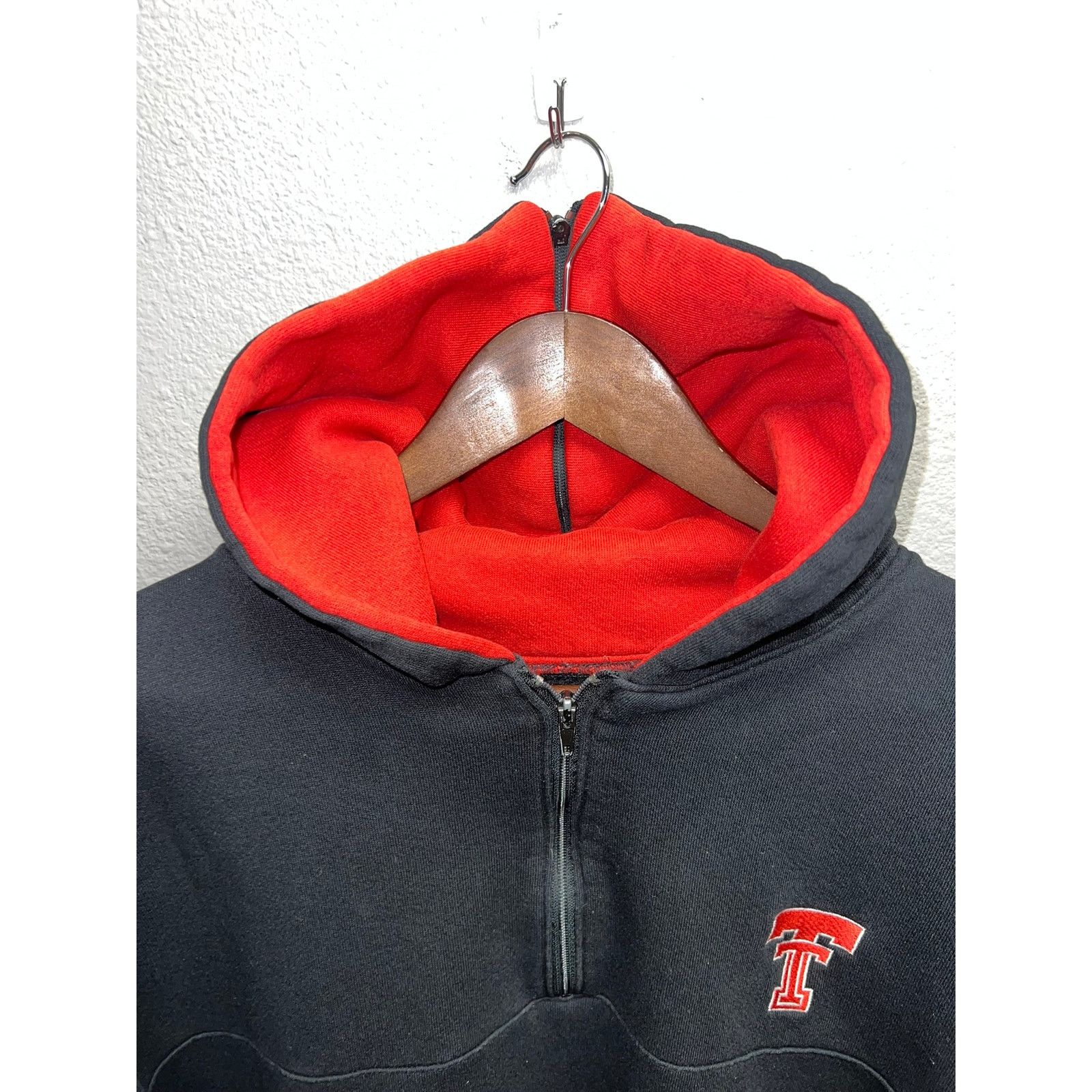 Vintage Vintage Texas Tech Hoodie Black Red TT University 80s VTG XL Size US XL / EU 56 / 4 - 5 Thumbnail
