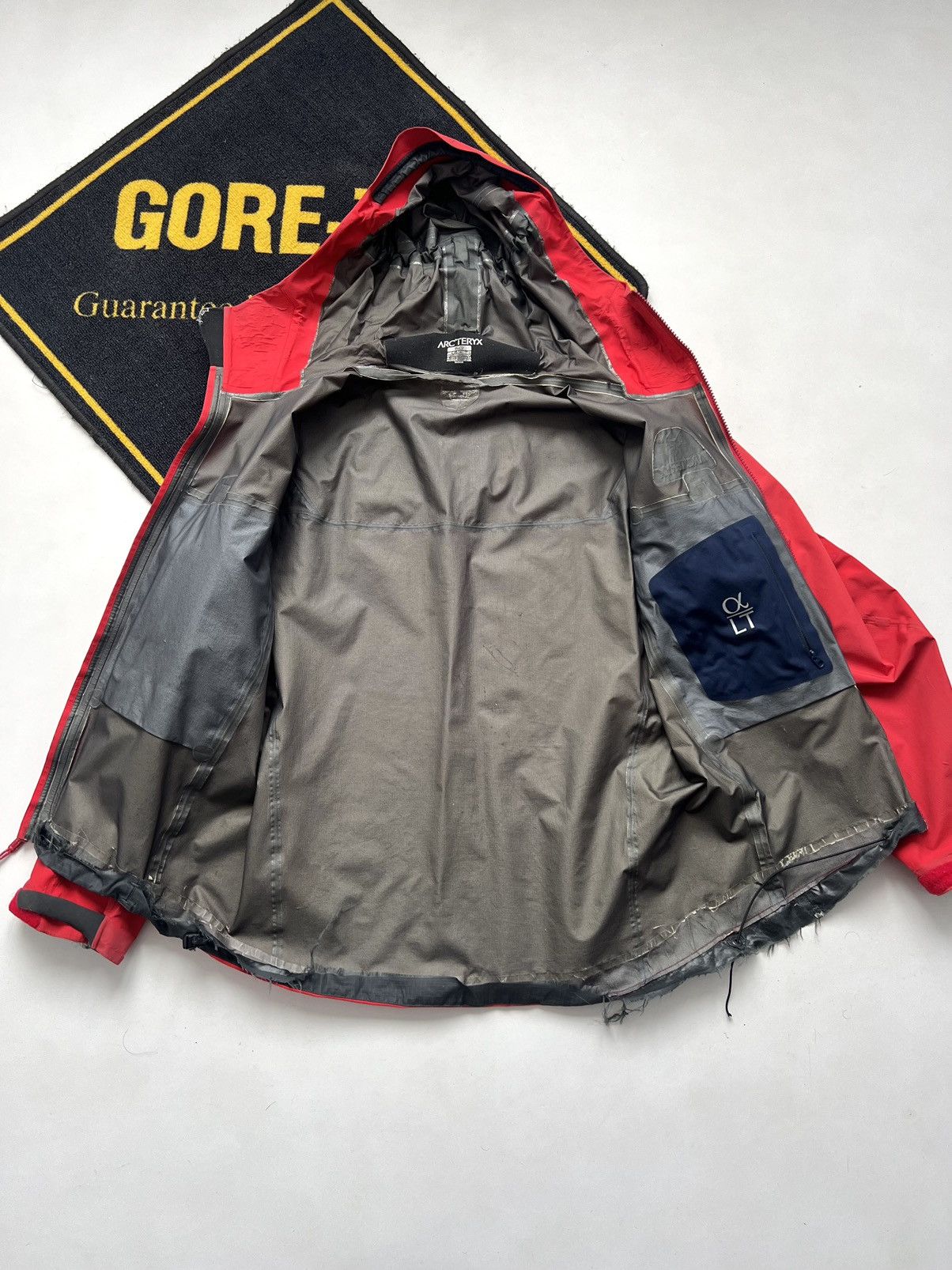 Arc'teryx Vintage Arcteryx Aplha LT Gore-Tex Pro Shell Red Jacket Size US S / EU 44-46 / 1 - 16 Thumbnail