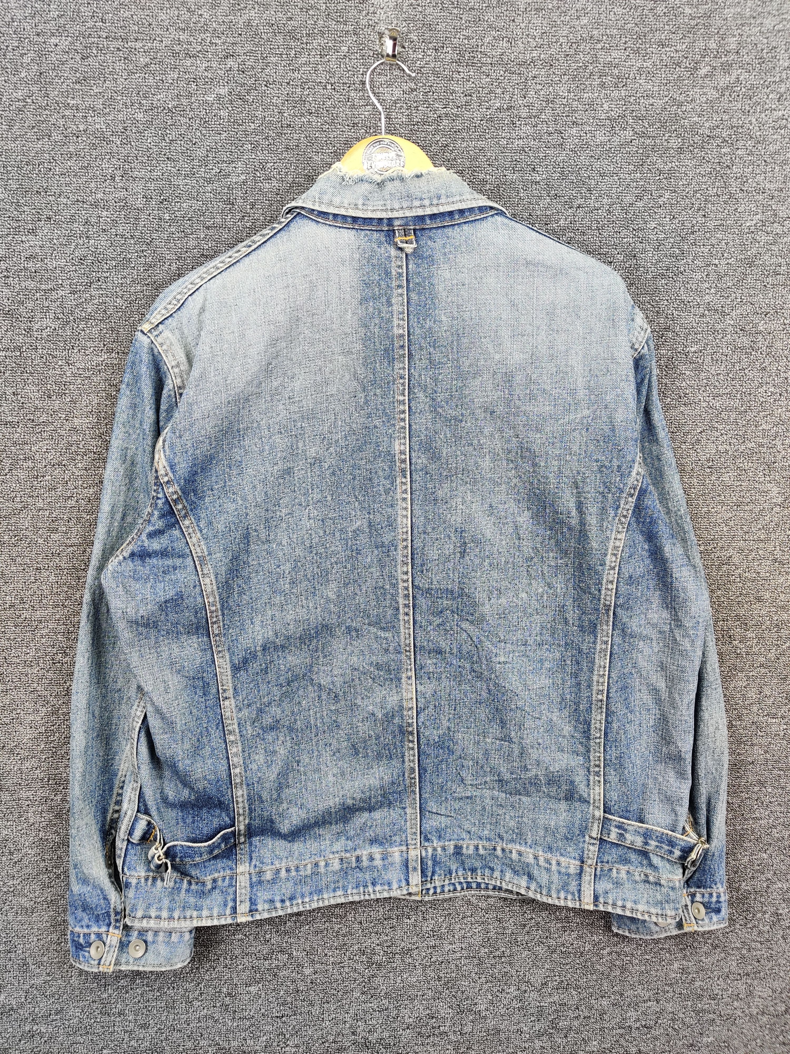 Uniqlo Vintage Thrashed Uniqlo Distressed Denim Trucker Jacket Size US XL / EU 56 / 4 - 6 Thumbnail