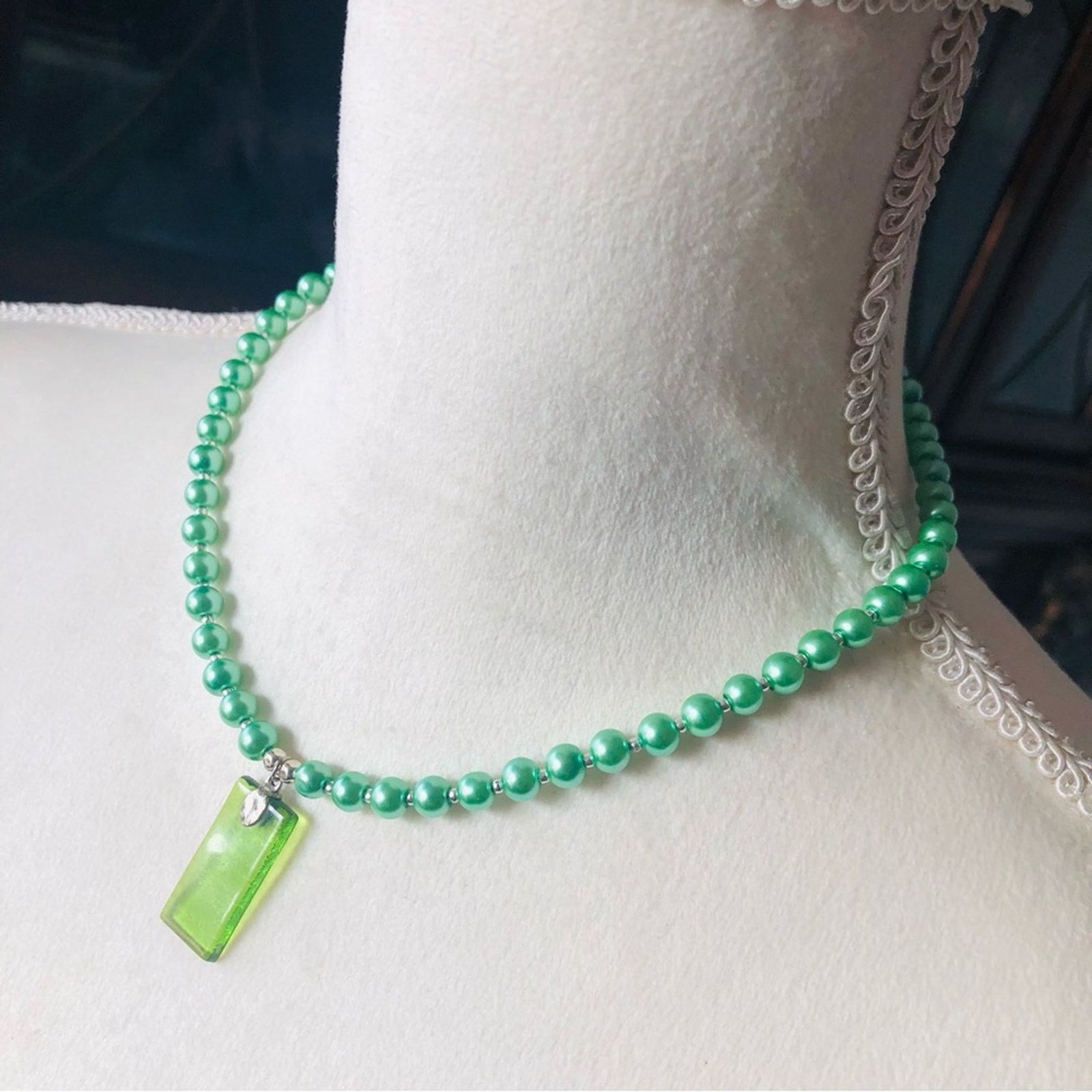 Handmade Handcrafted repurpose green glass pendant Pearl necklace Size ONE SIZE - 4 Thumbnail